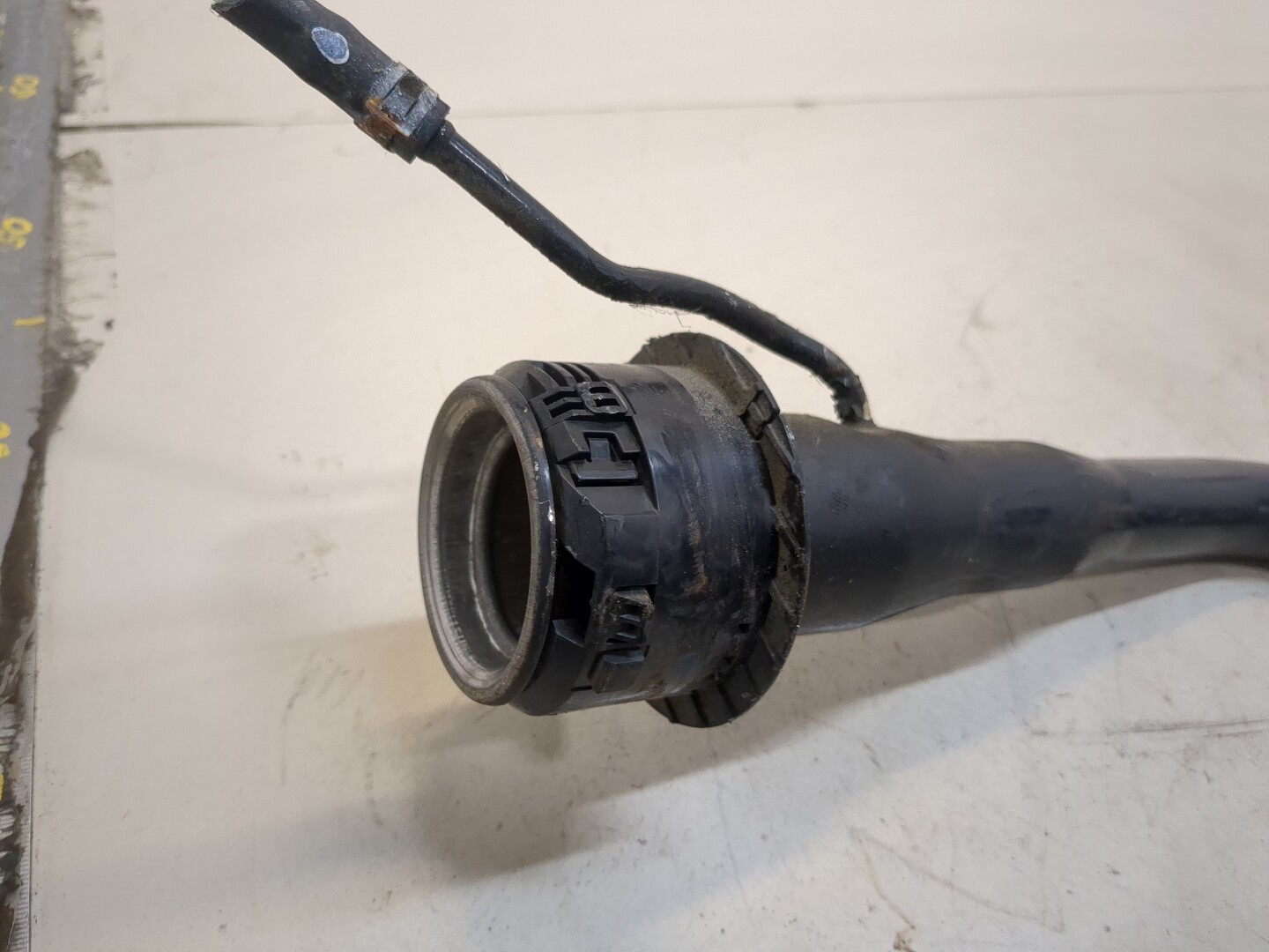 Горловина топливного бака