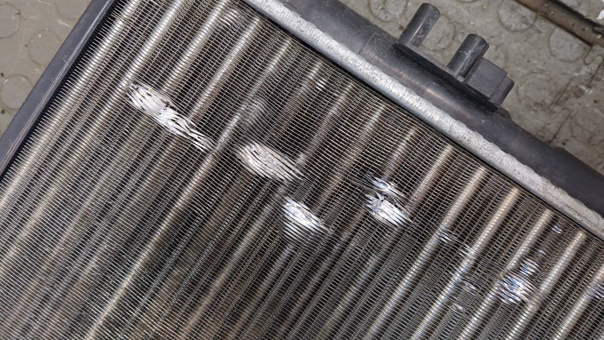 Радиатор охлаждения двигателя основной