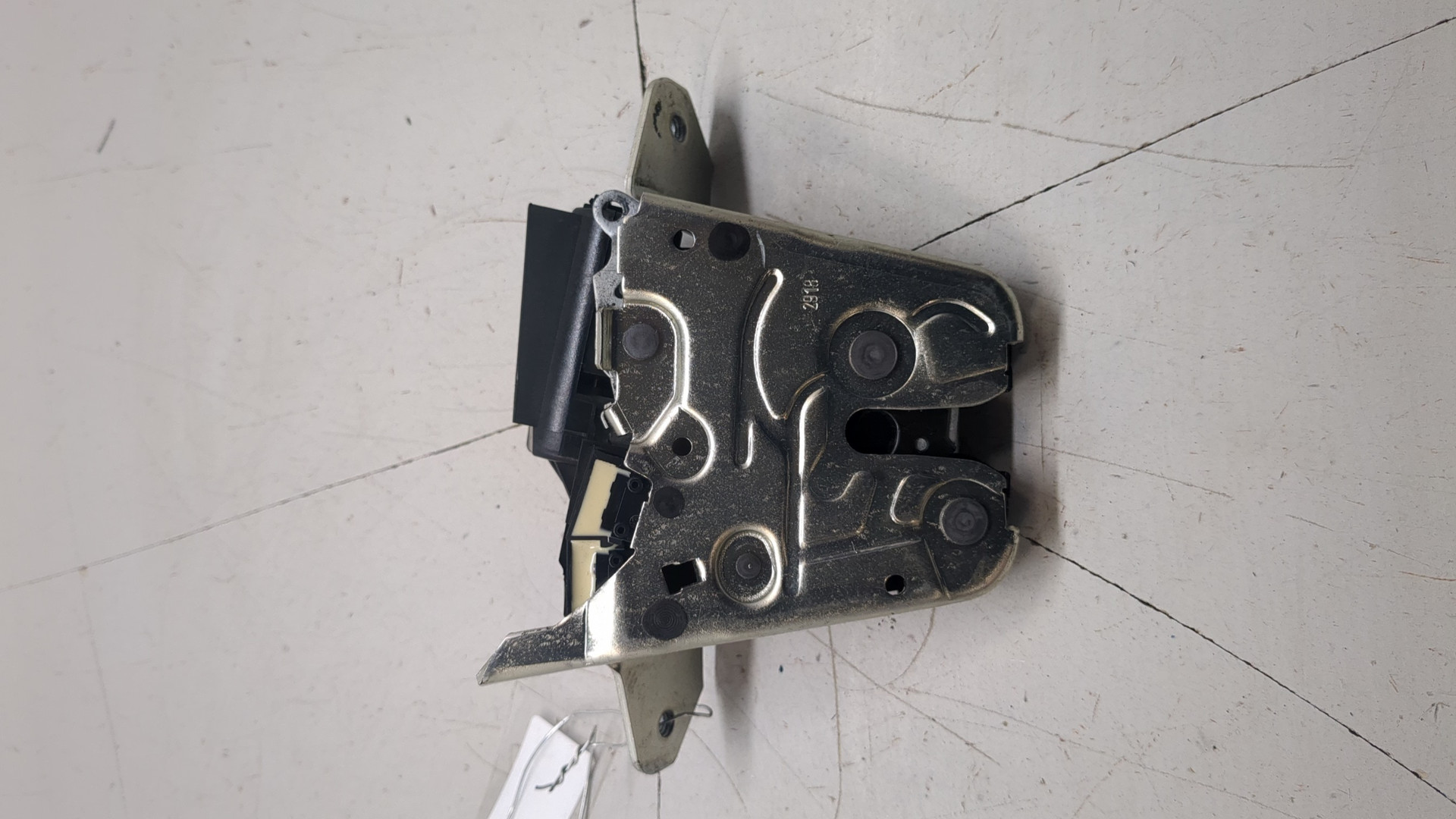 Замок багажника