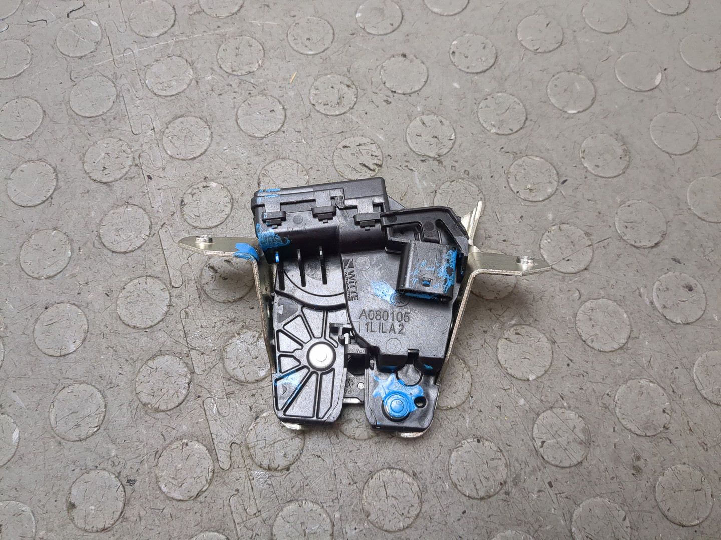 Замок багажника