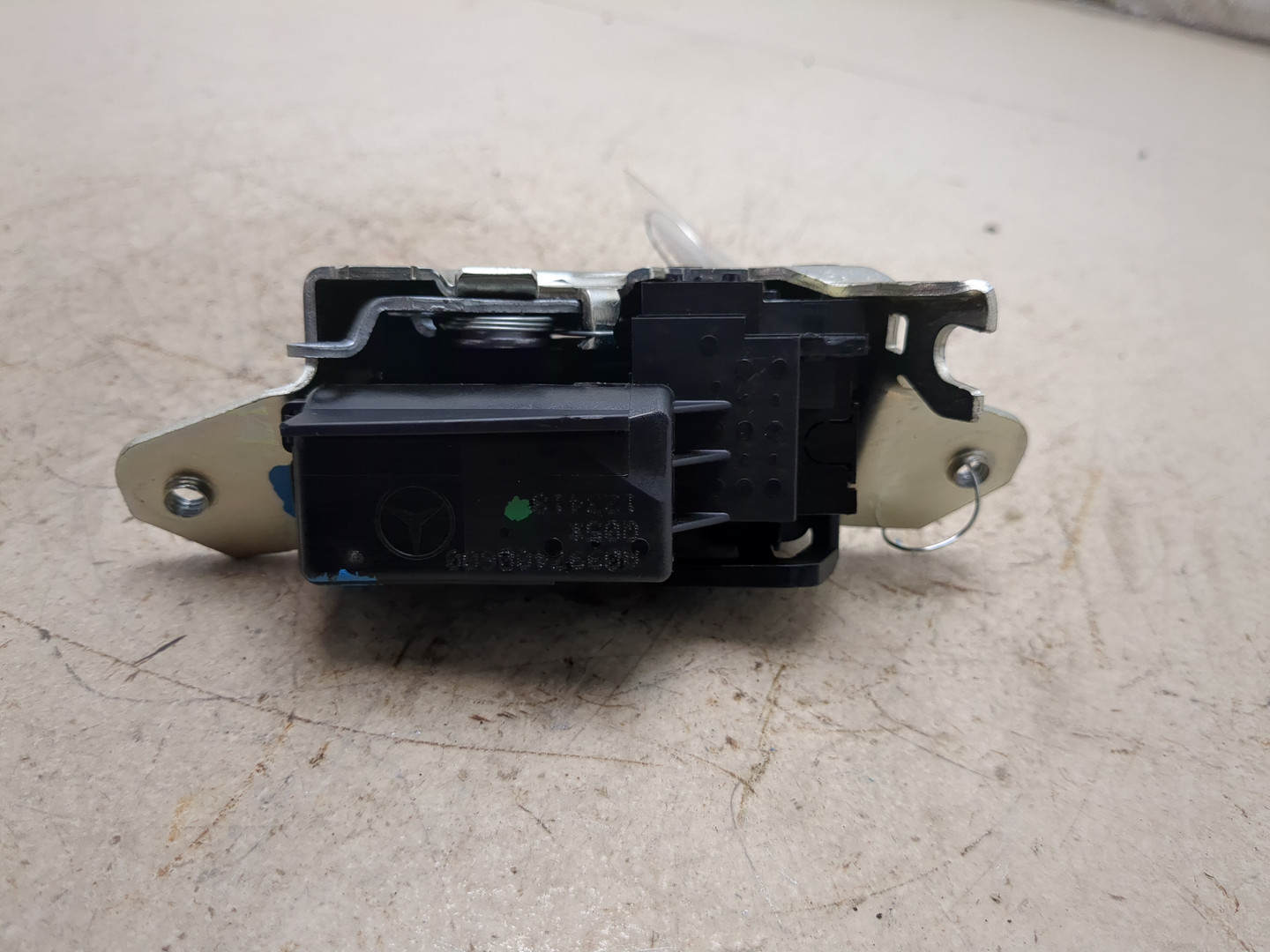 Замок багажника