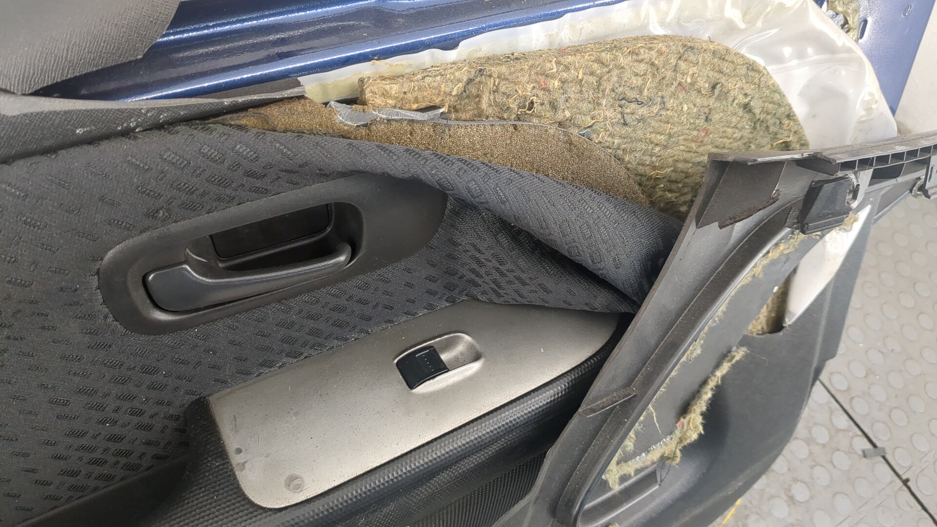 Дверь передняя левая