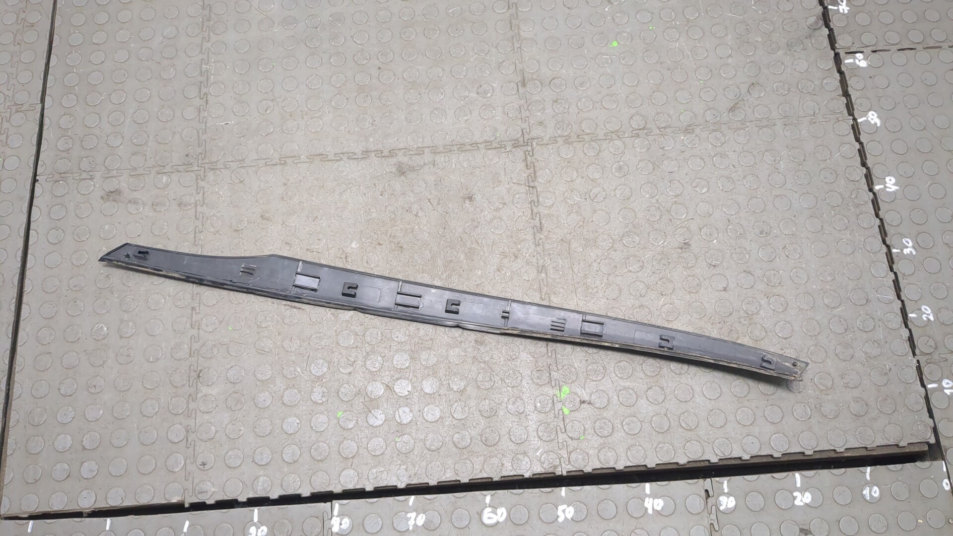 Накладка заднего крыла левого