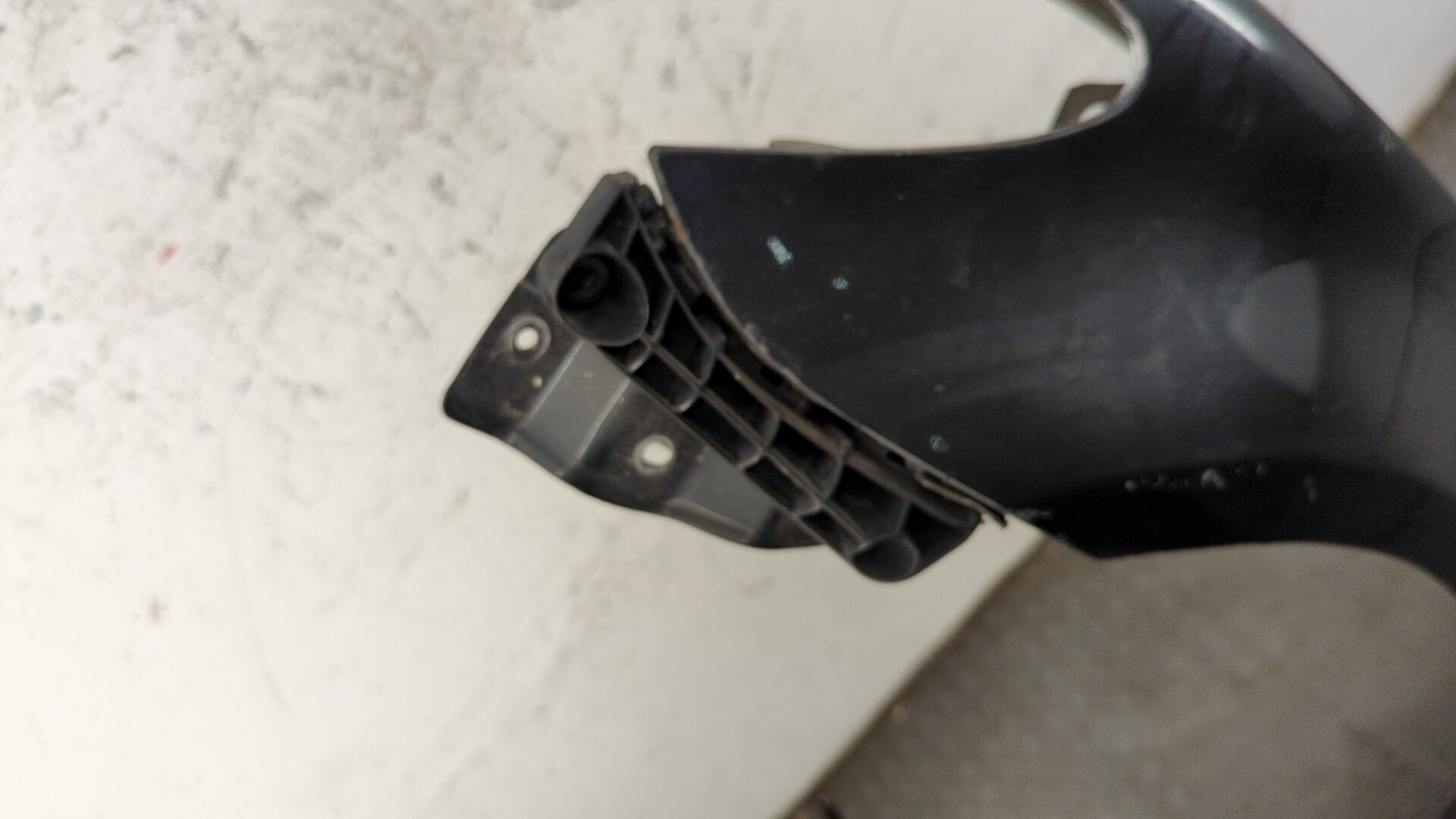 Крыло переднее левое