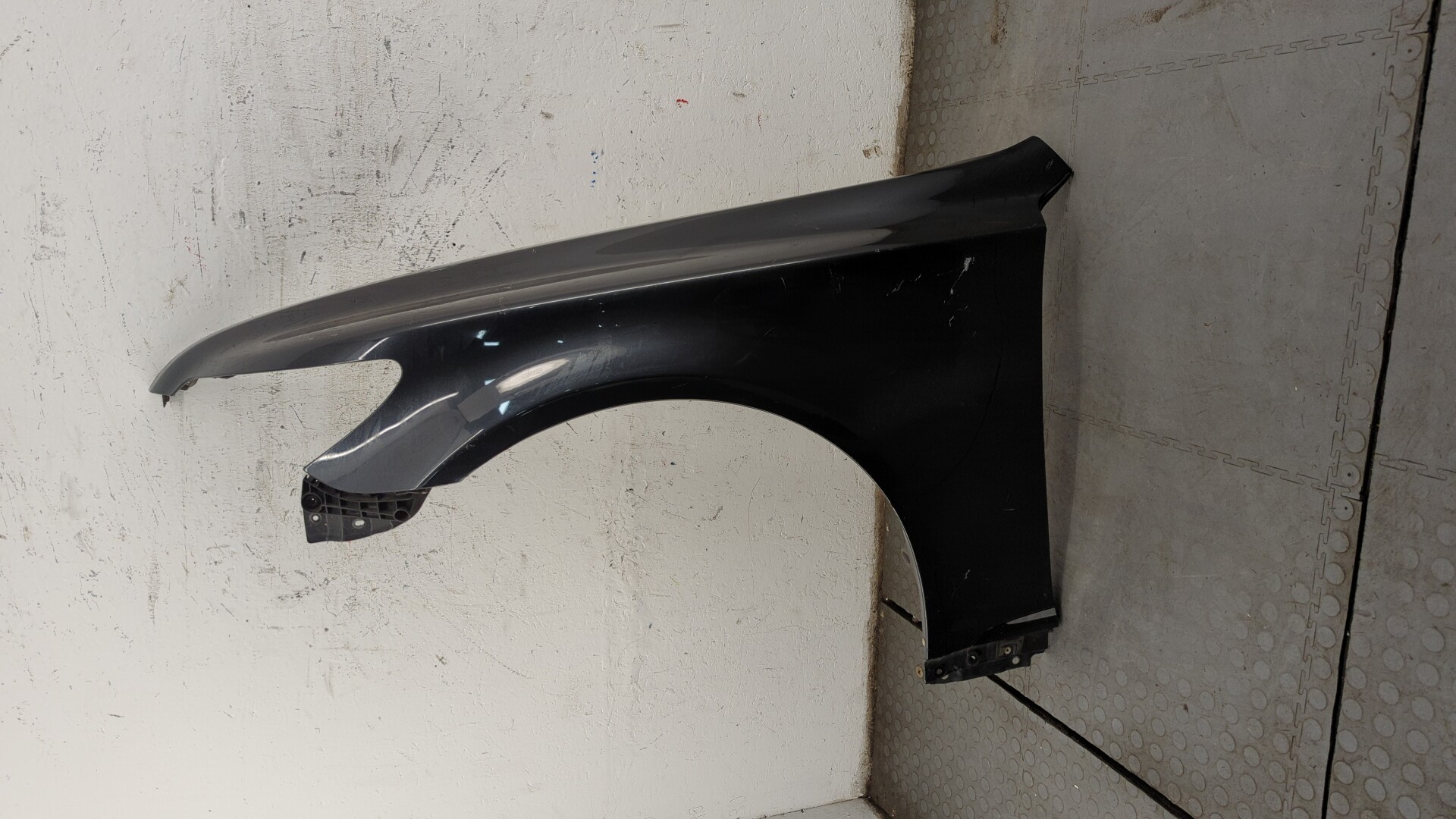 Крыло переднее левое