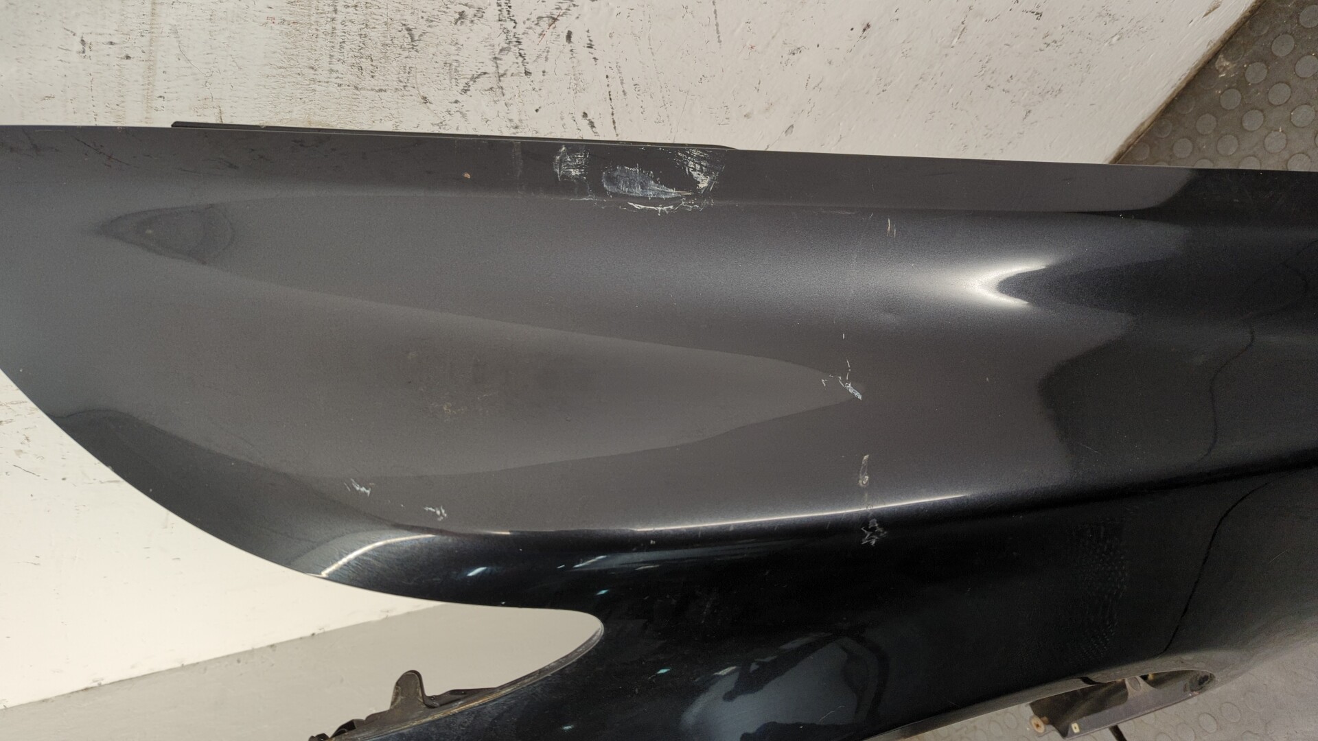 Крыло переднее левое