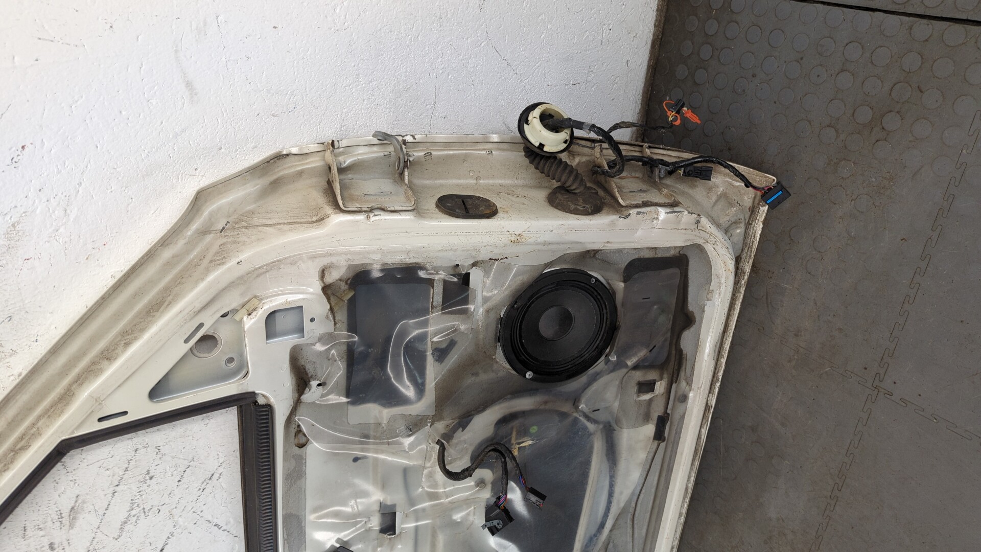 Дверь передняя левая