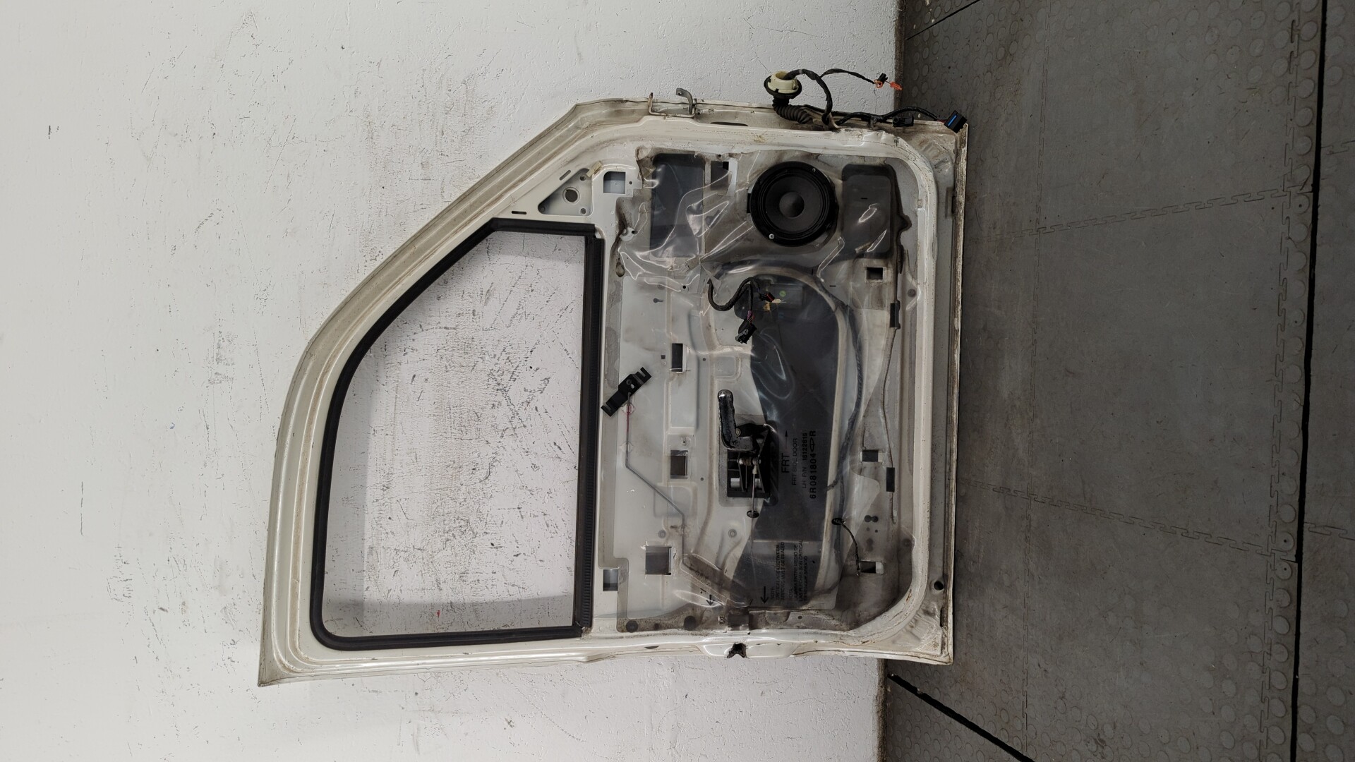 Дверь передняя левая