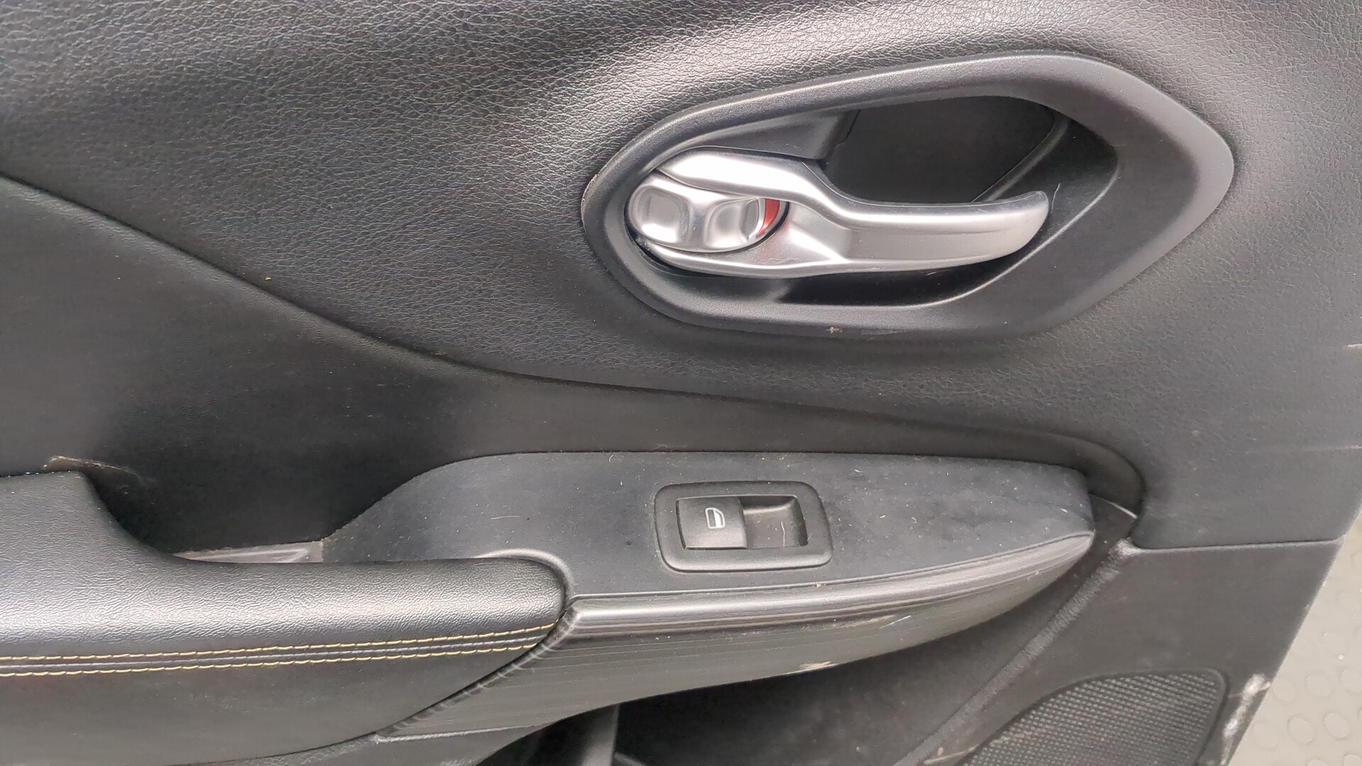 Дверь задняя левая