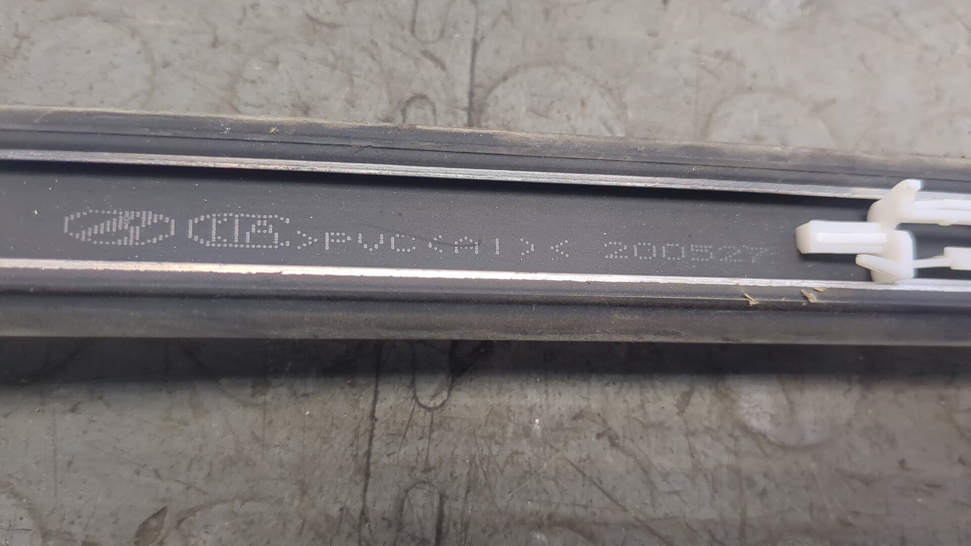 Молдинг крыши левый