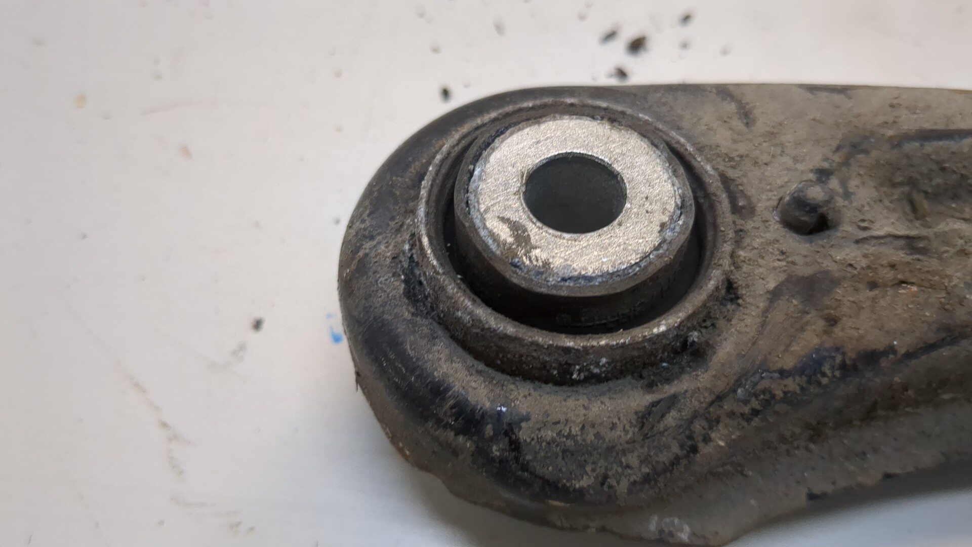 Рычаг задний