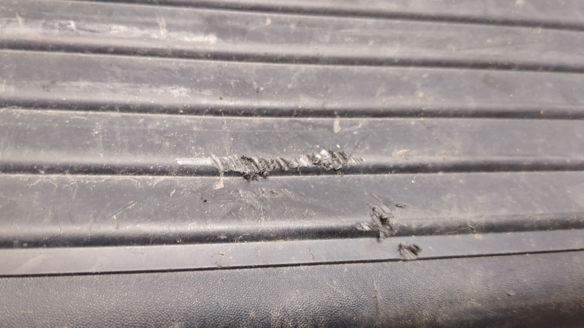 Бампер задний