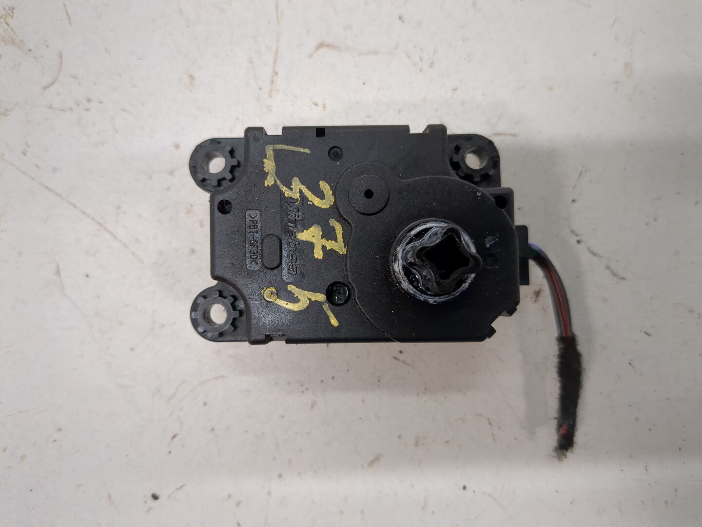 Моторчик заслонки печки