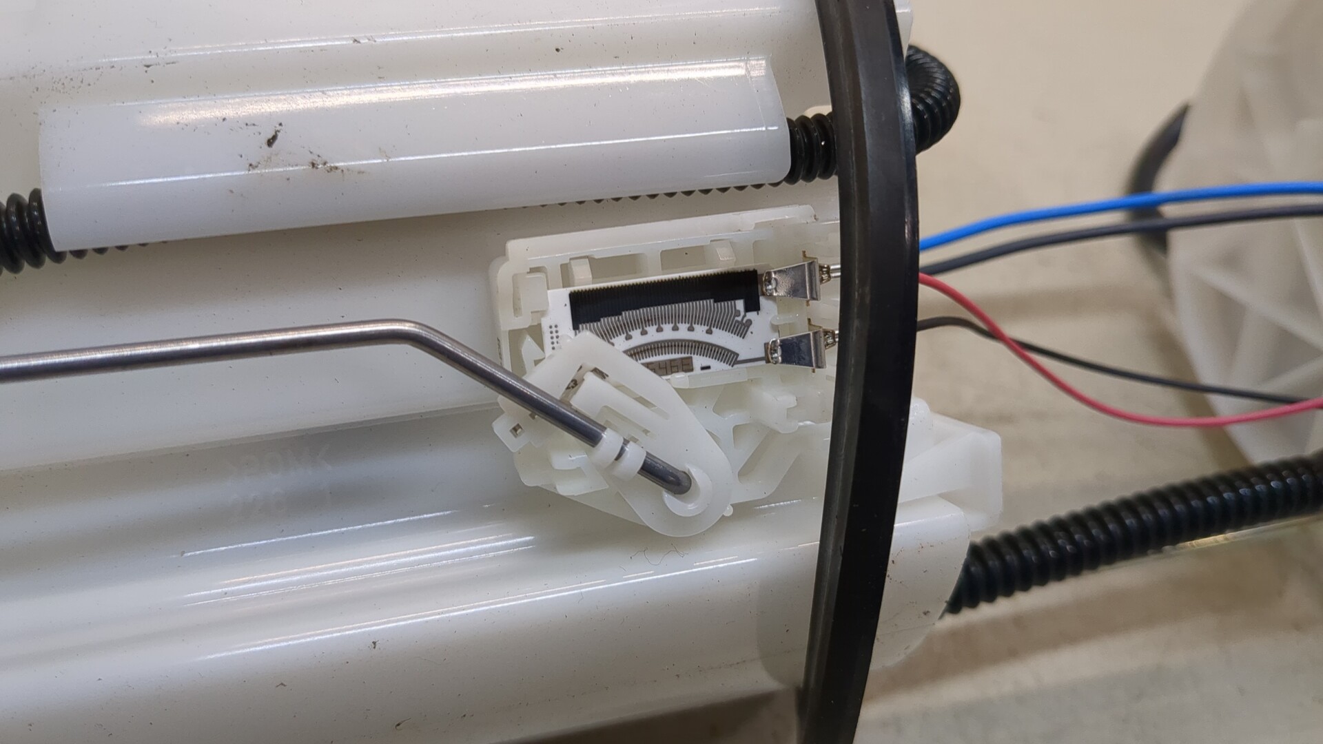 Насос топливный электрический