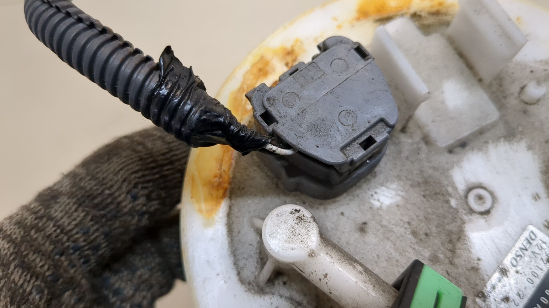 Насос топливный электрический