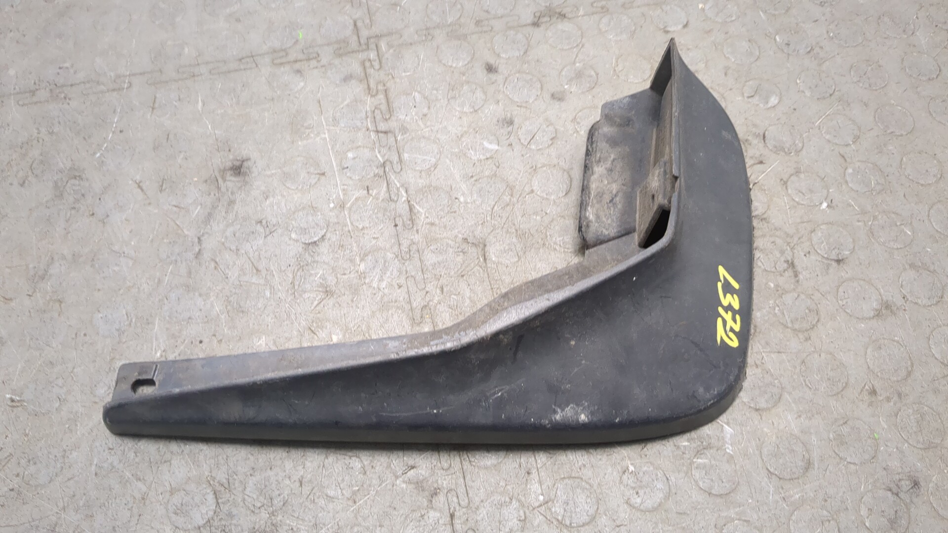 Брызговик задний левый