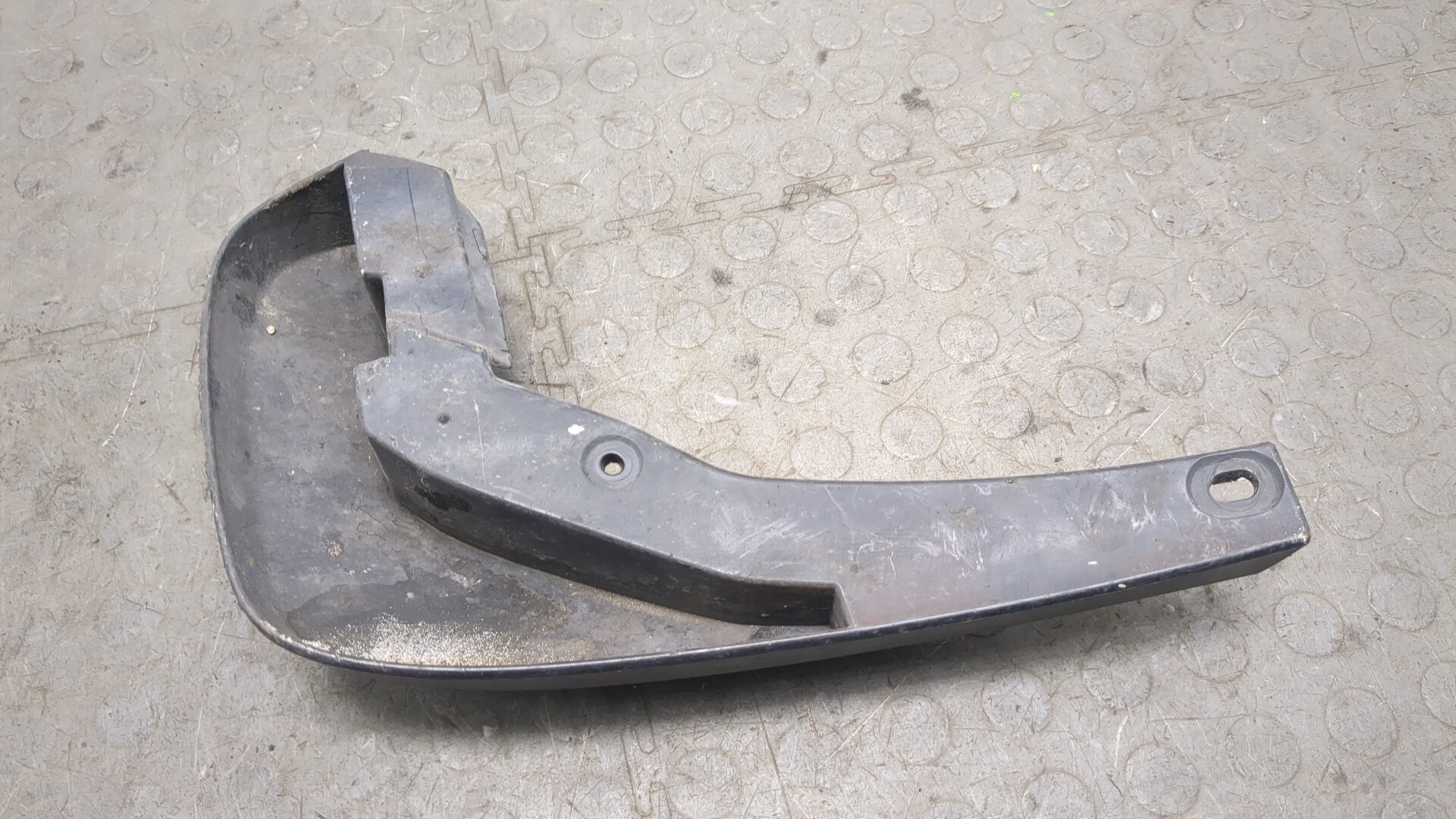 Брызговик задний левый