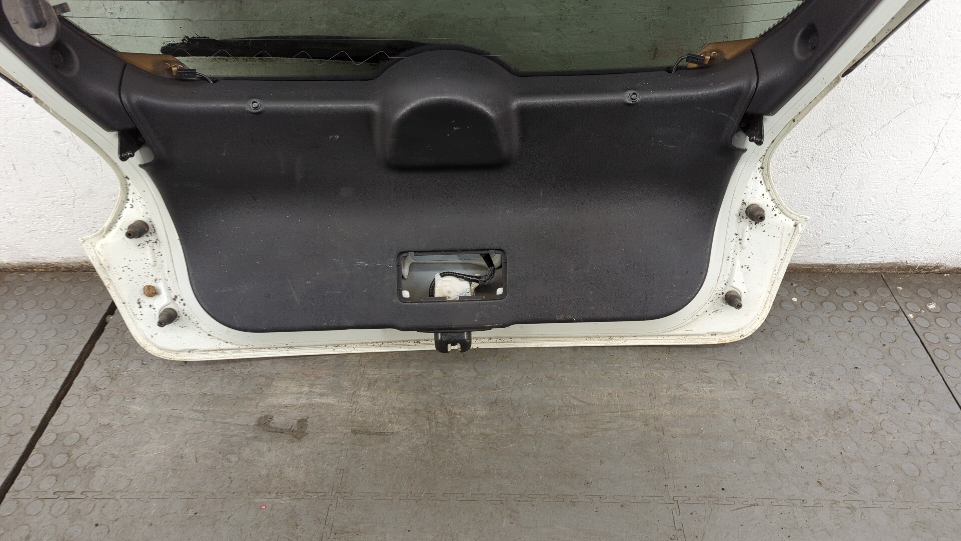 Дверь багажника