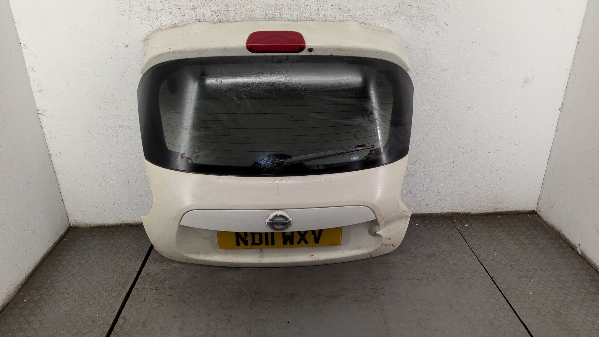 Дверь багажника