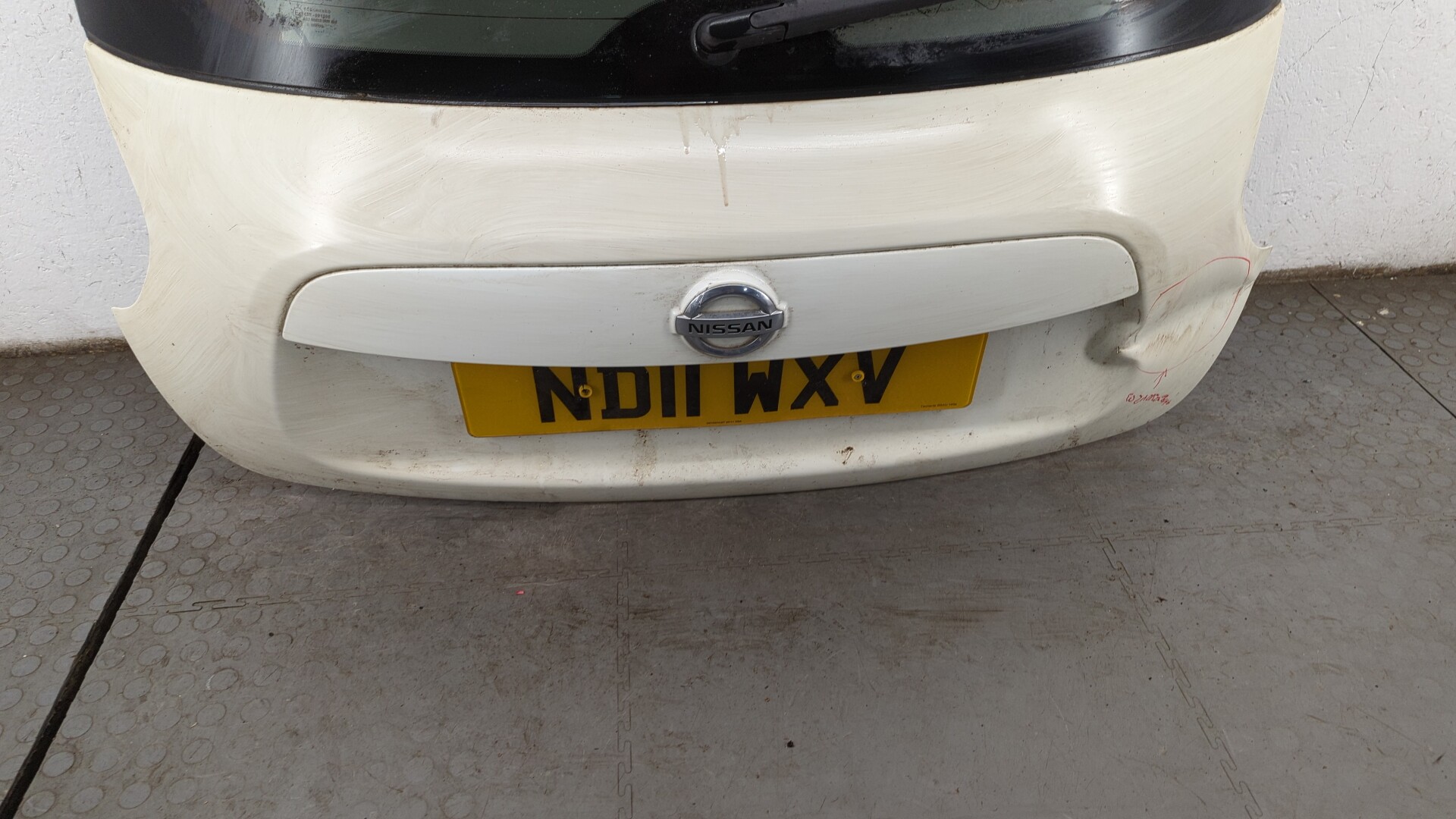 Дверь багажника