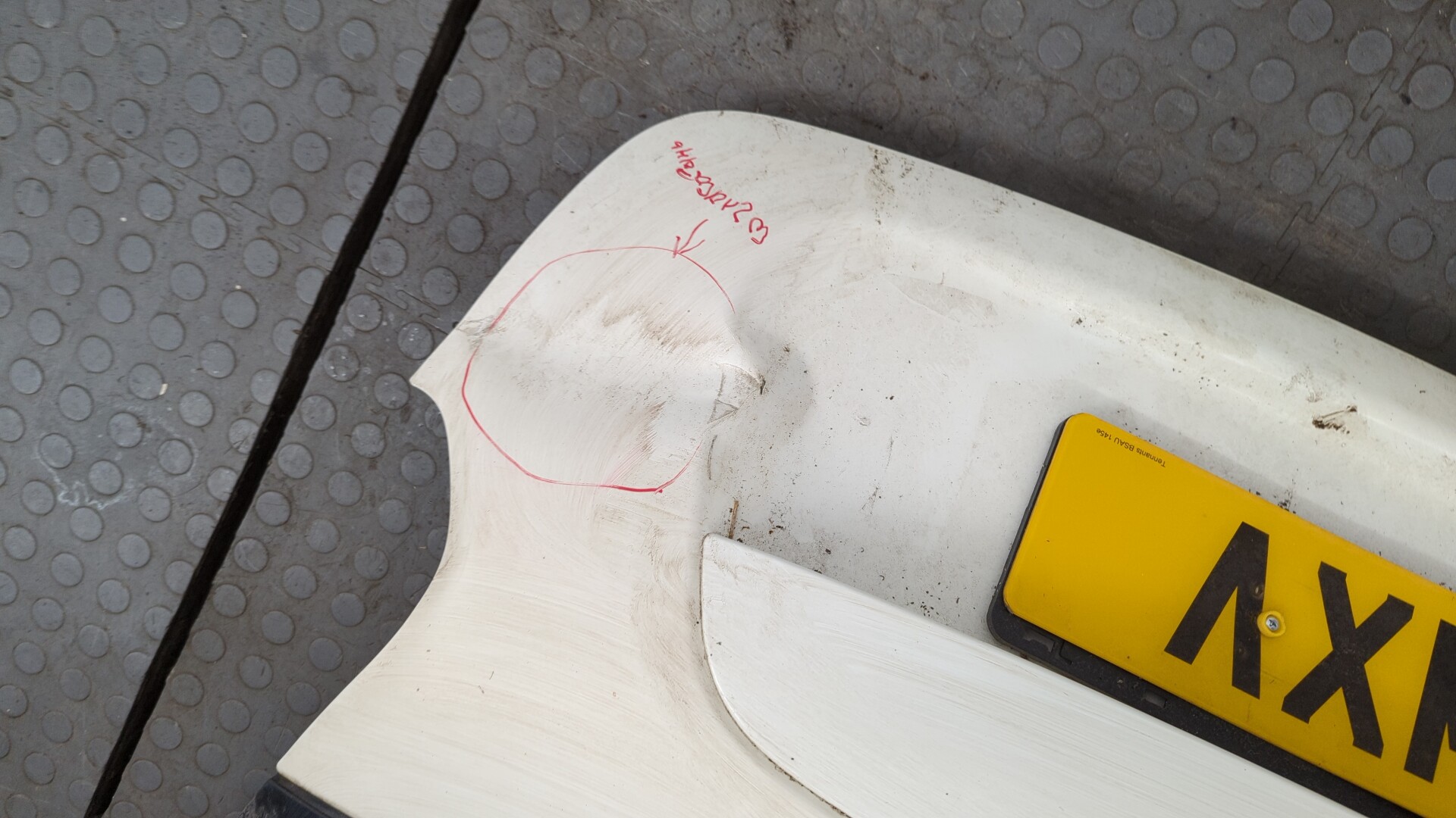 Дверь багажника