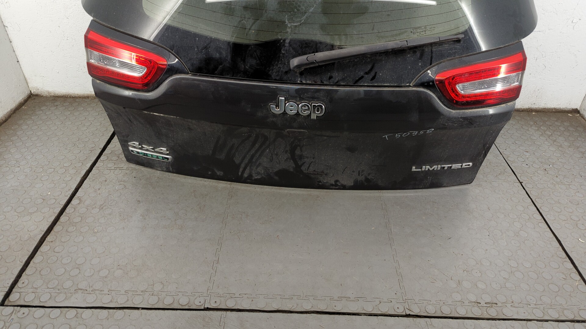 Дверь багажника