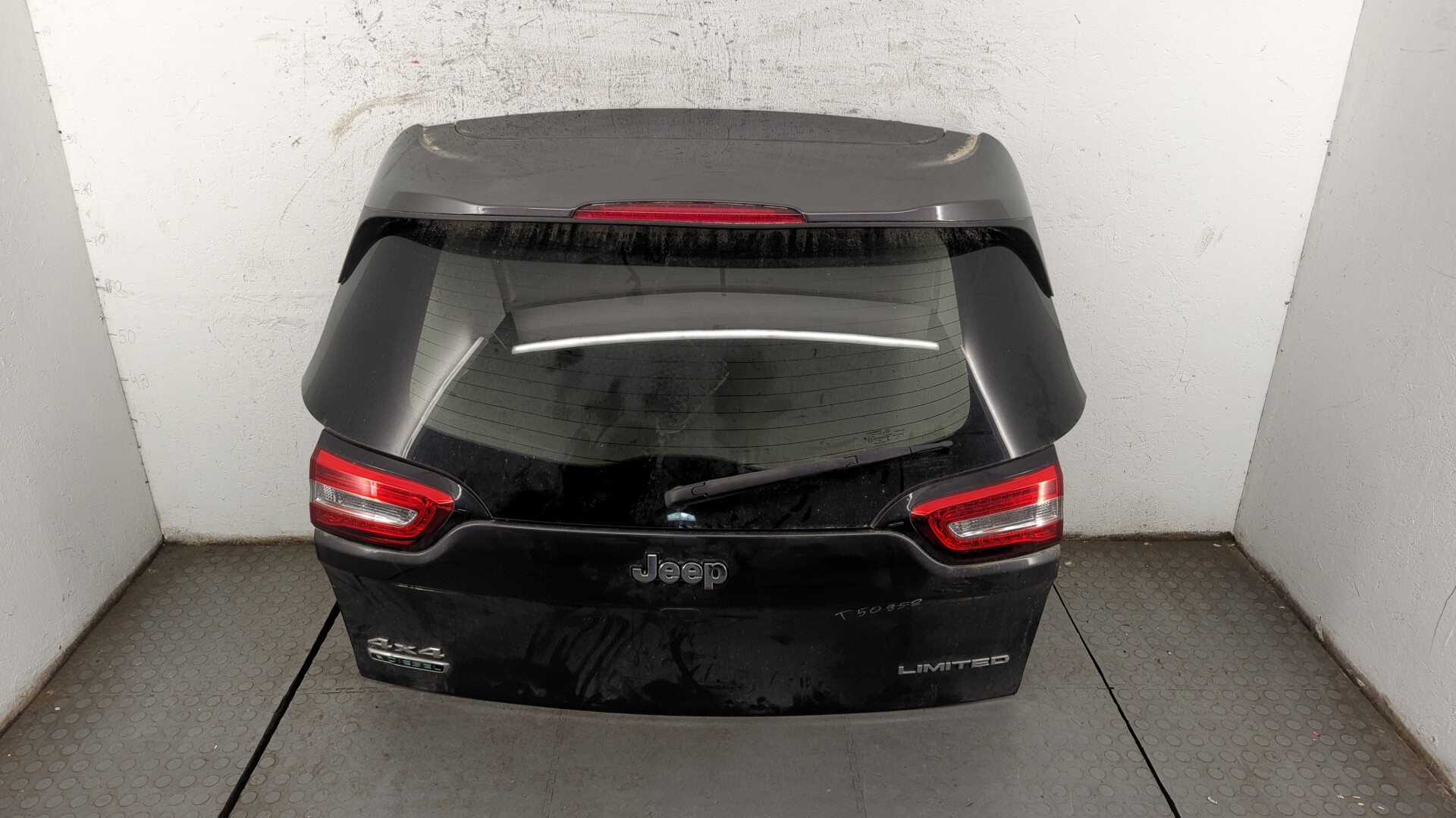 Дверь багажника