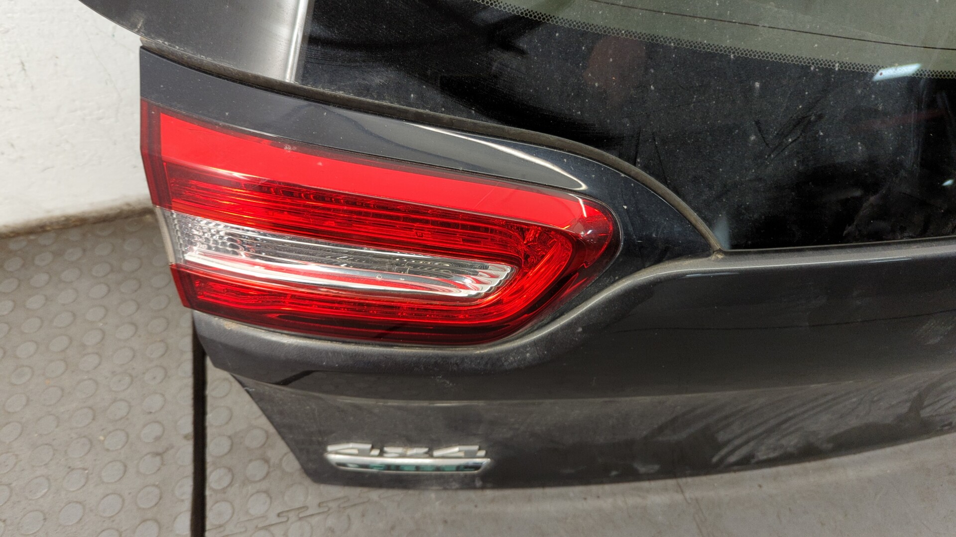 Дверь багажника