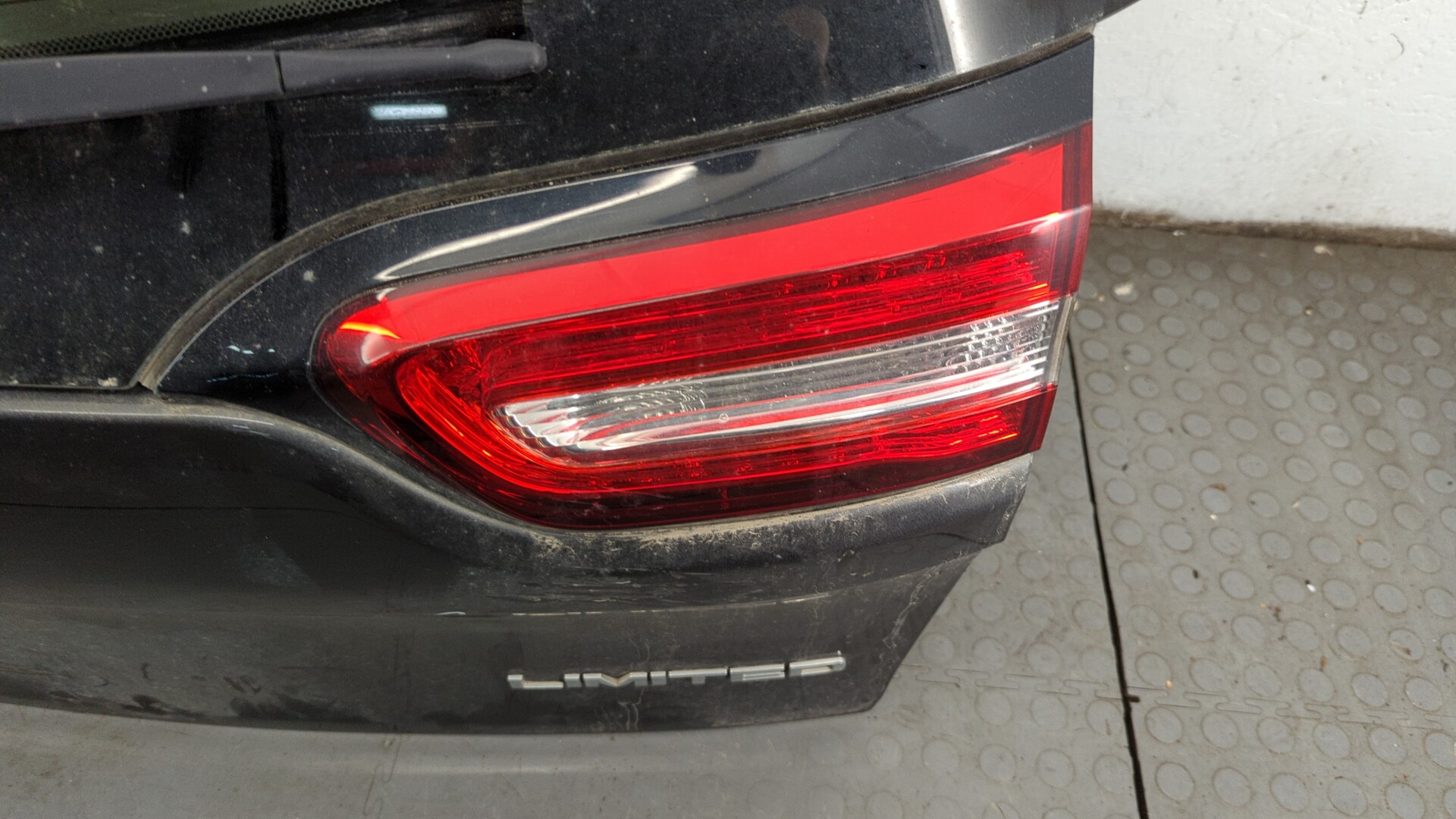 Дверь багажника