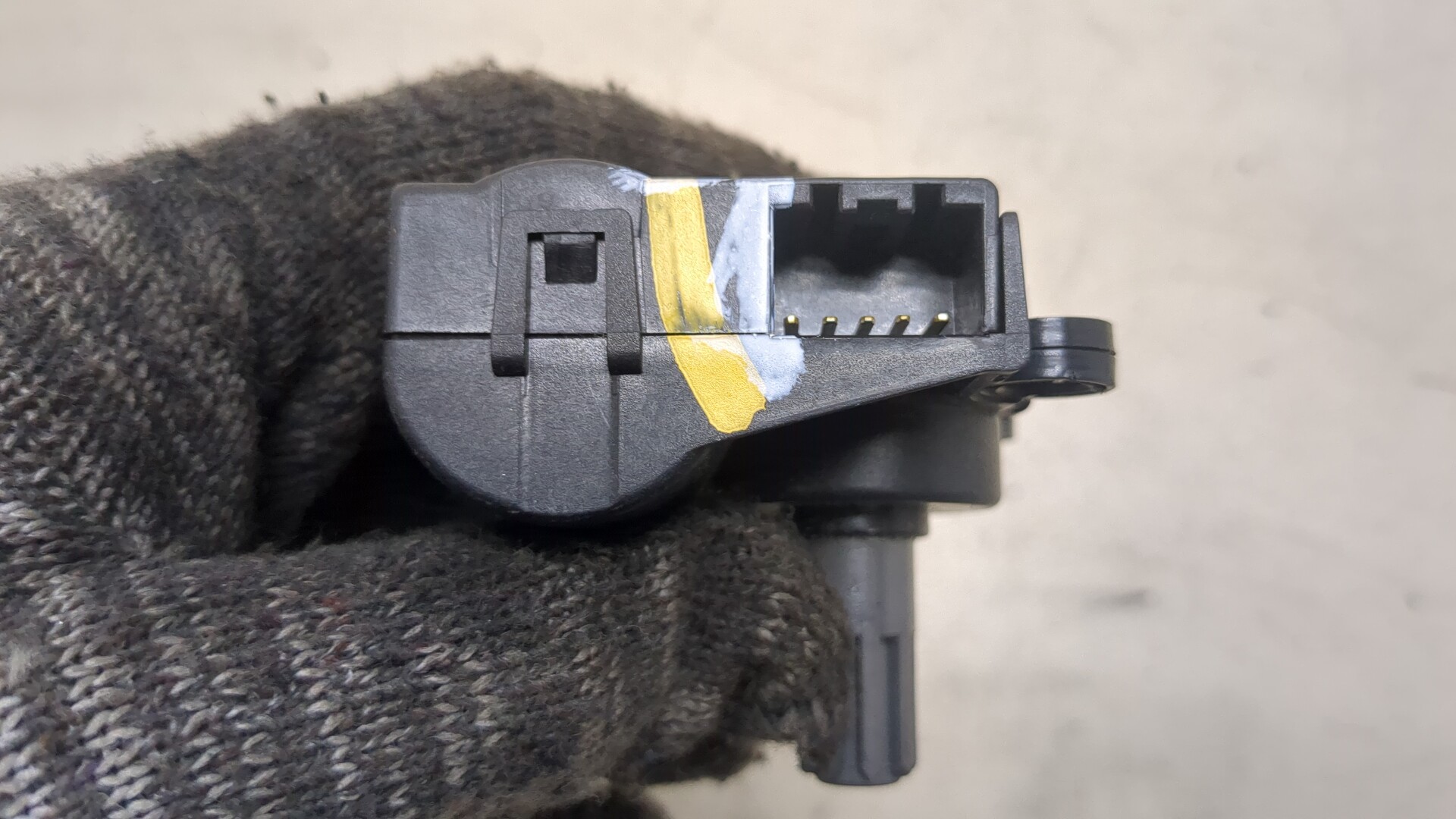 Моторчик заслонки печки