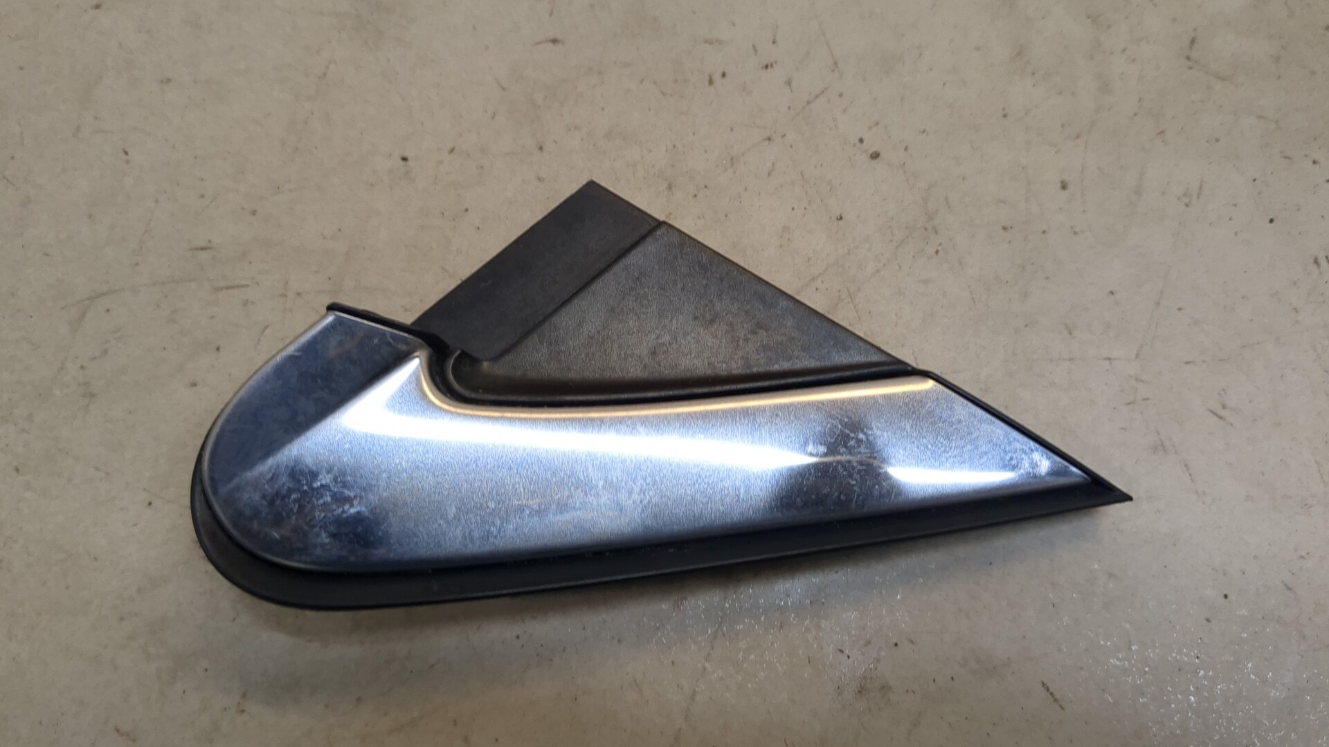 Накладка переднего крыла правого