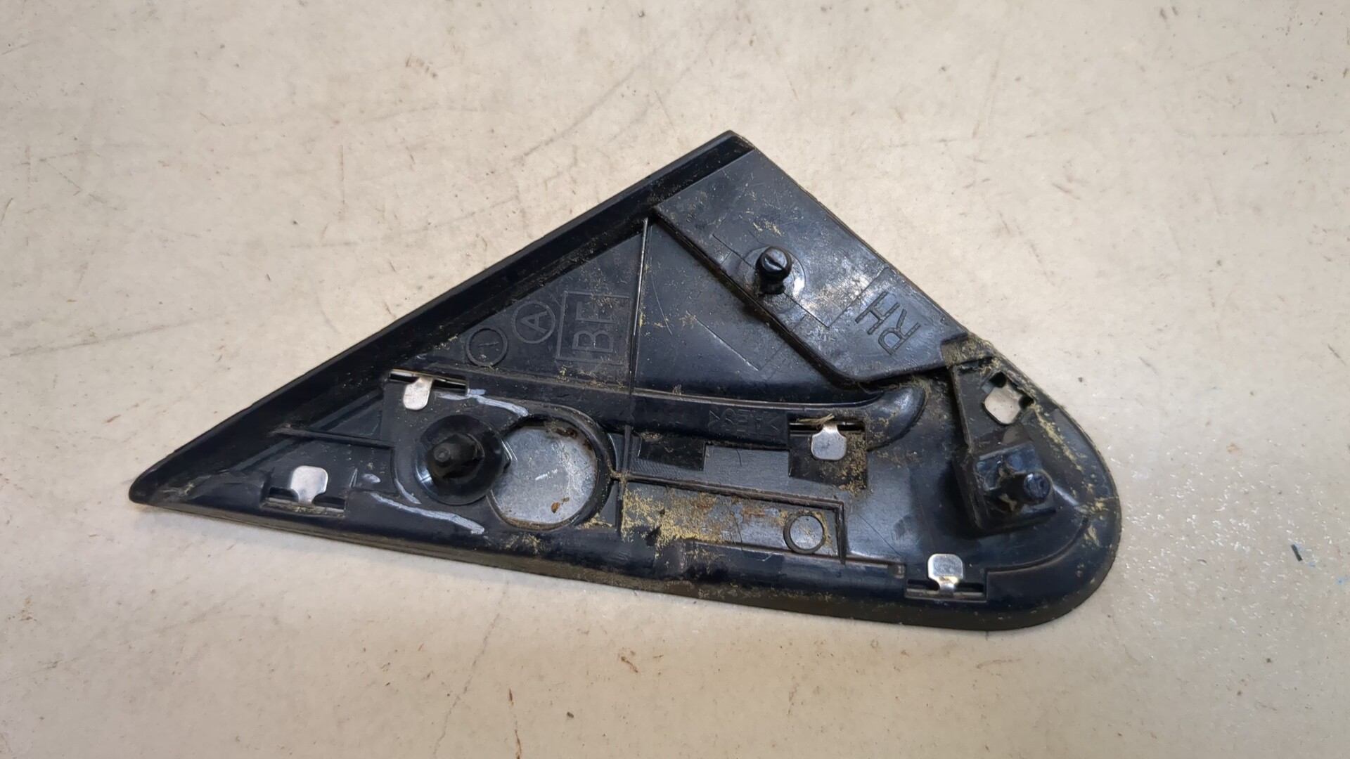 Накладка переднего крыла правого