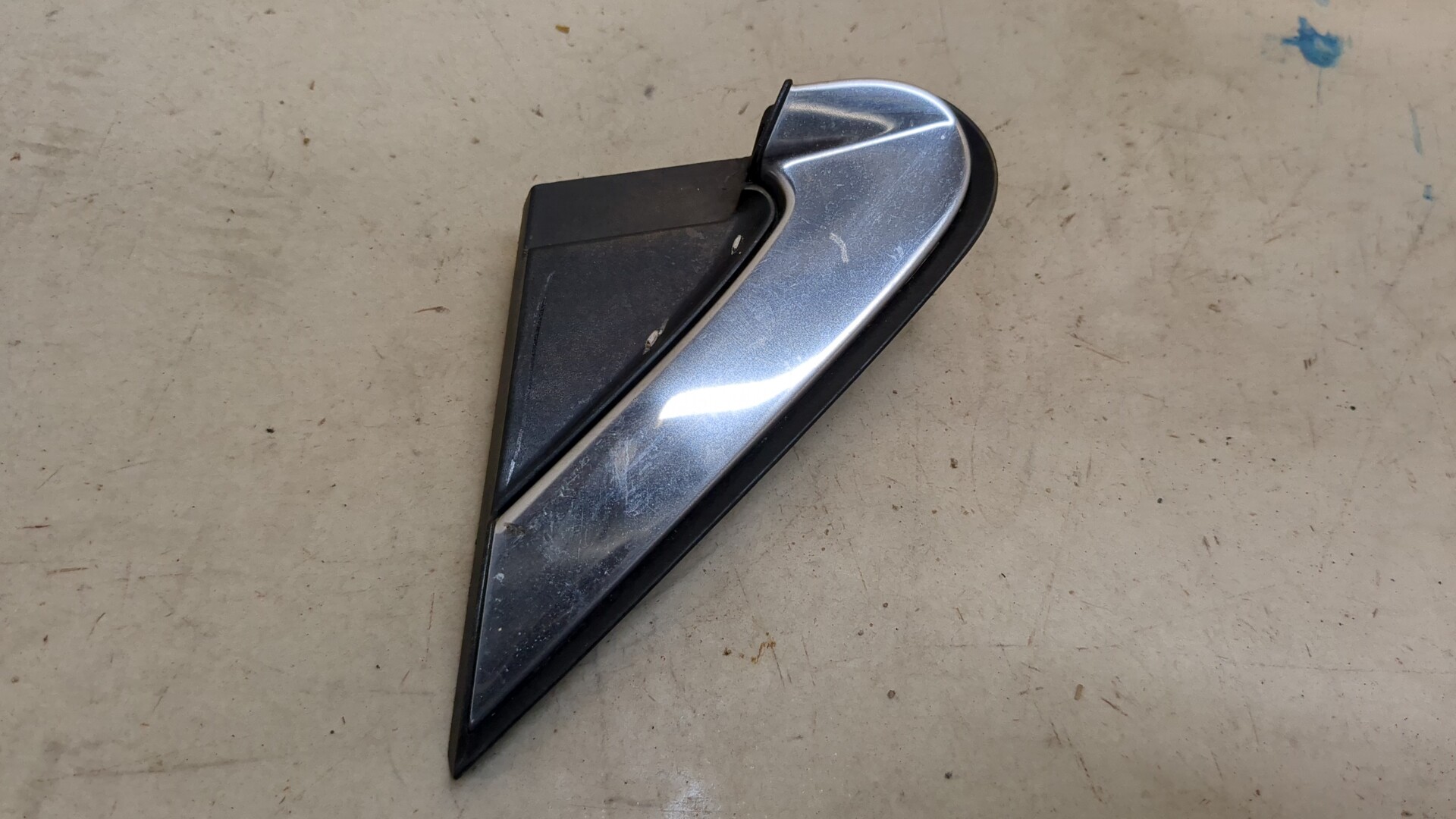 Накладка переднего крыла левого