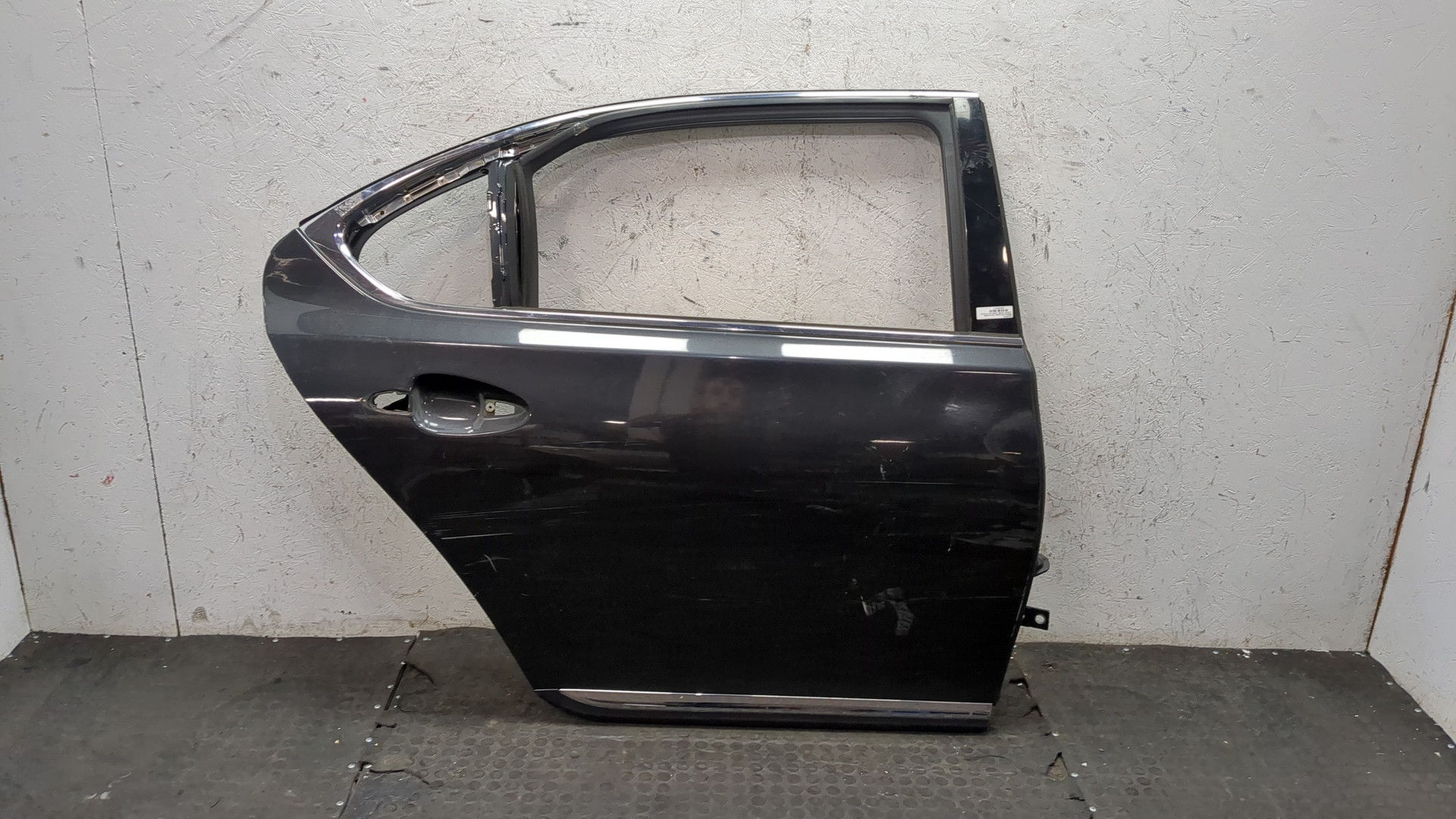 Дверь задняя правая