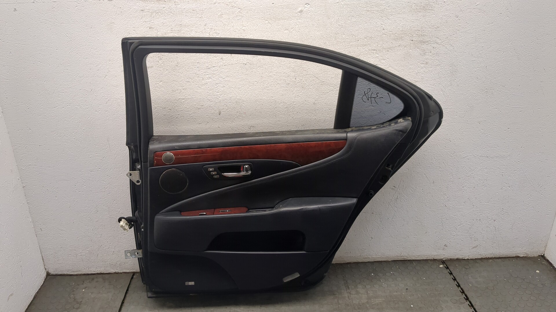 Дверь задняя правая