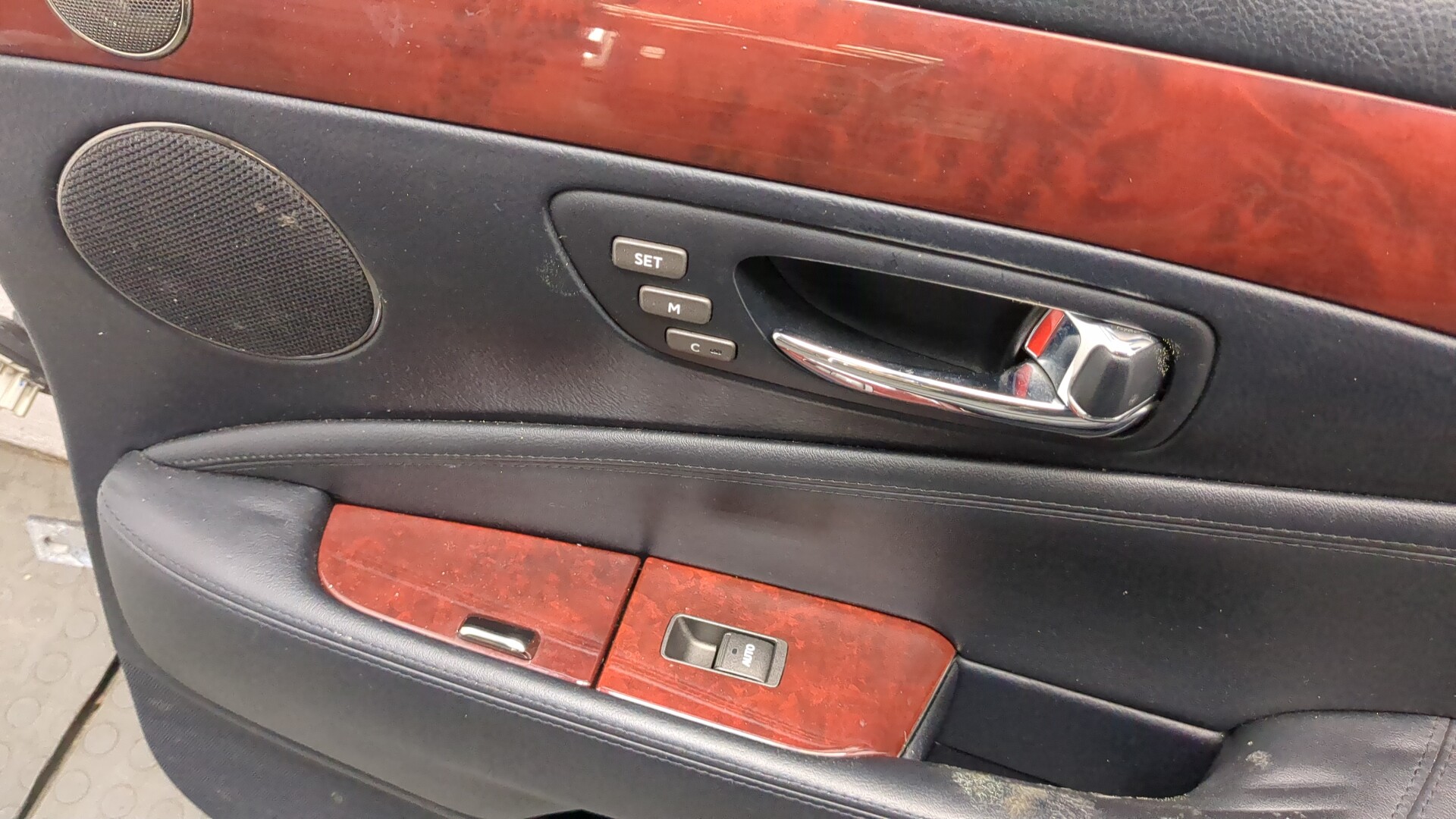 Дверь задняя правая