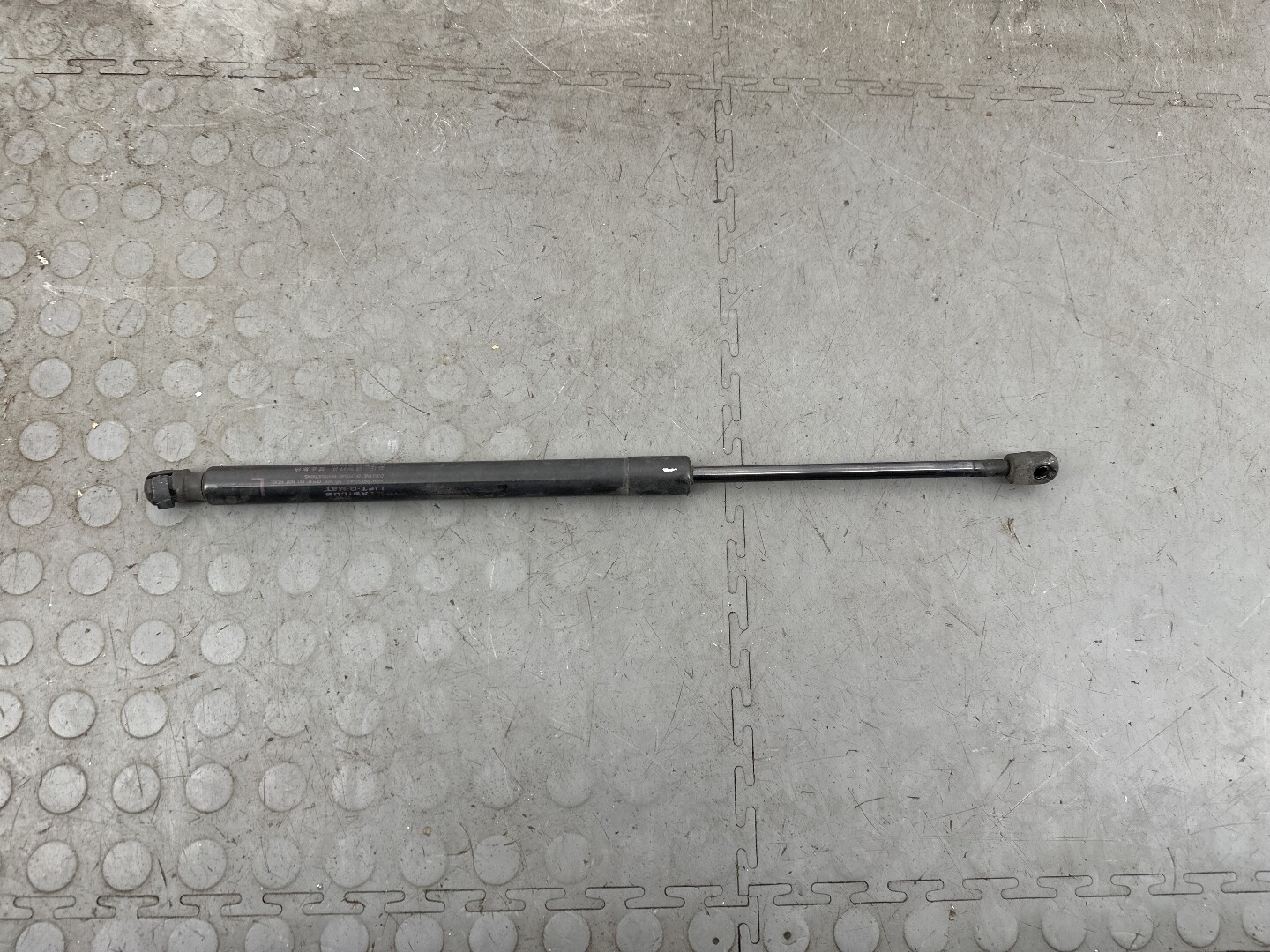 Амортизатор крышки багажника