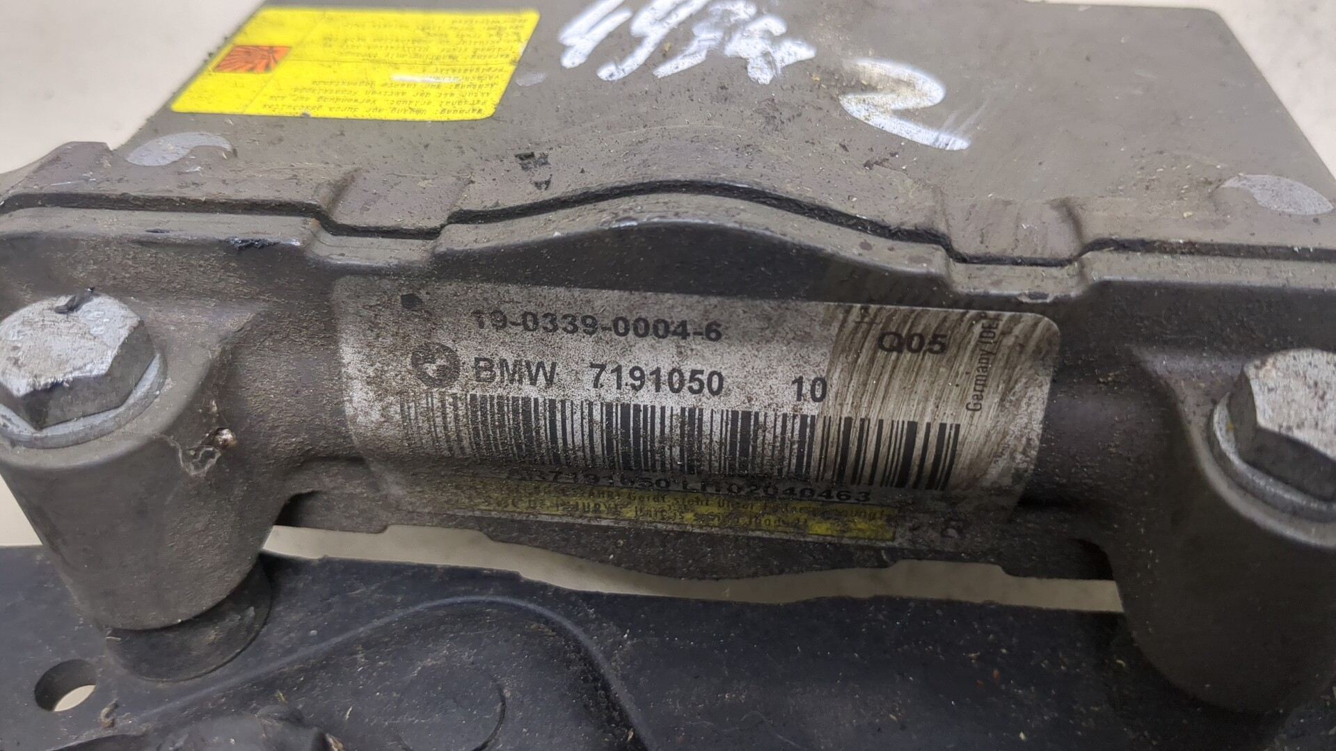 Петля капота правая