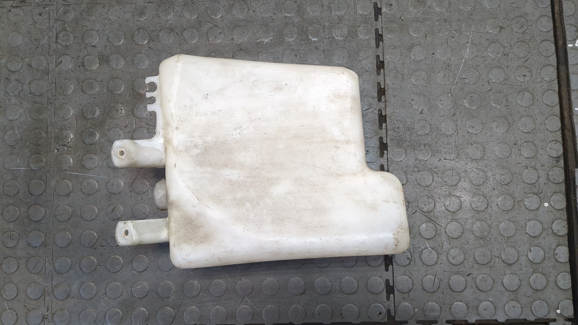 Бачок омывателя лобового стекла