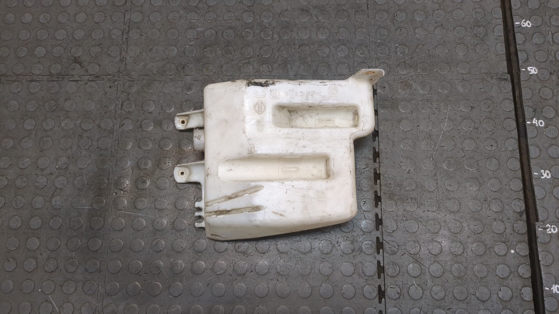 Бачок омывателя лобового стекла