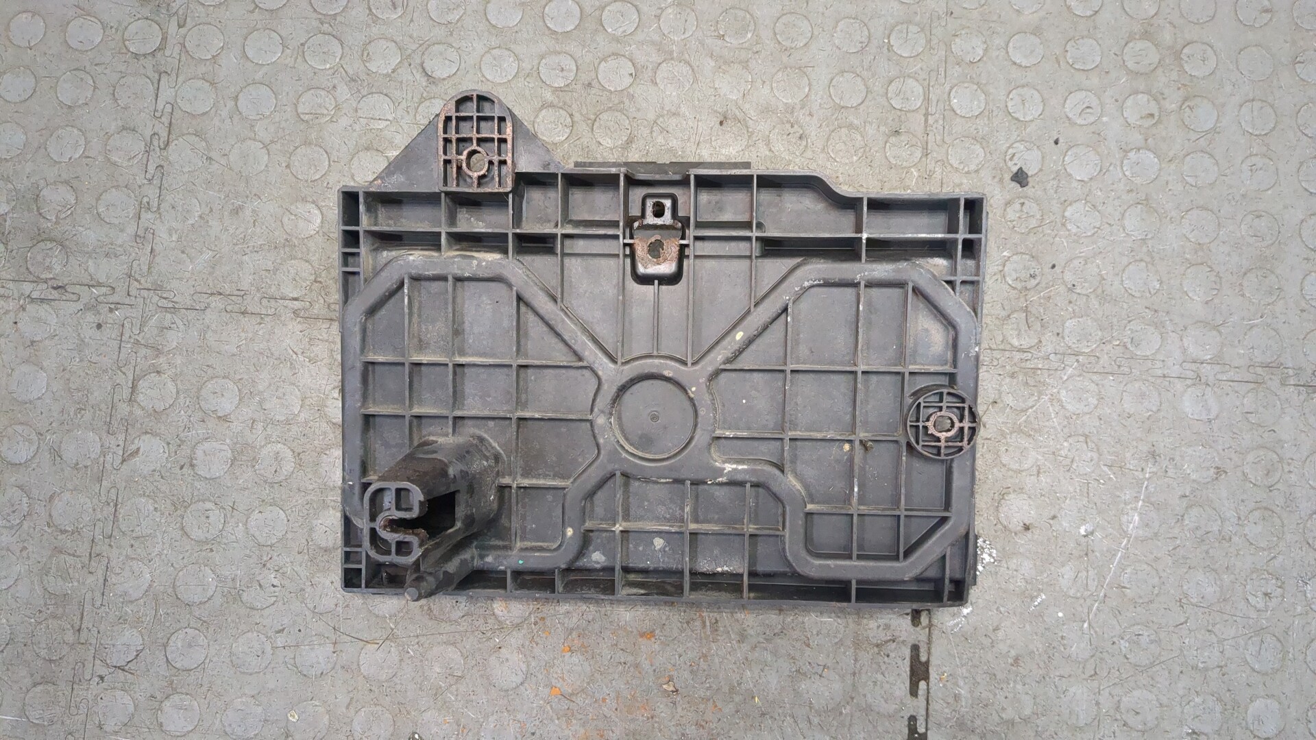 Площадка под аккумулятор (АКБ)