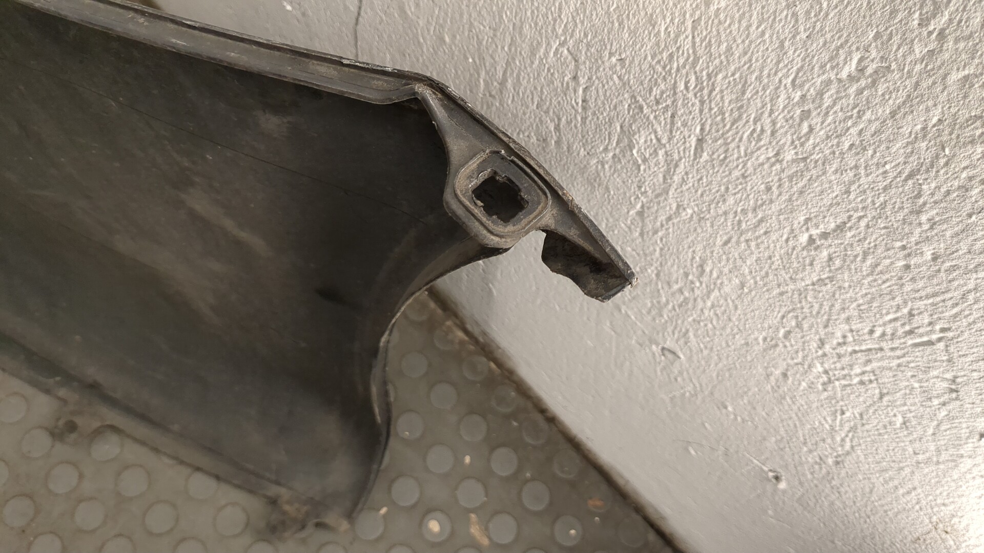 Бампер задний