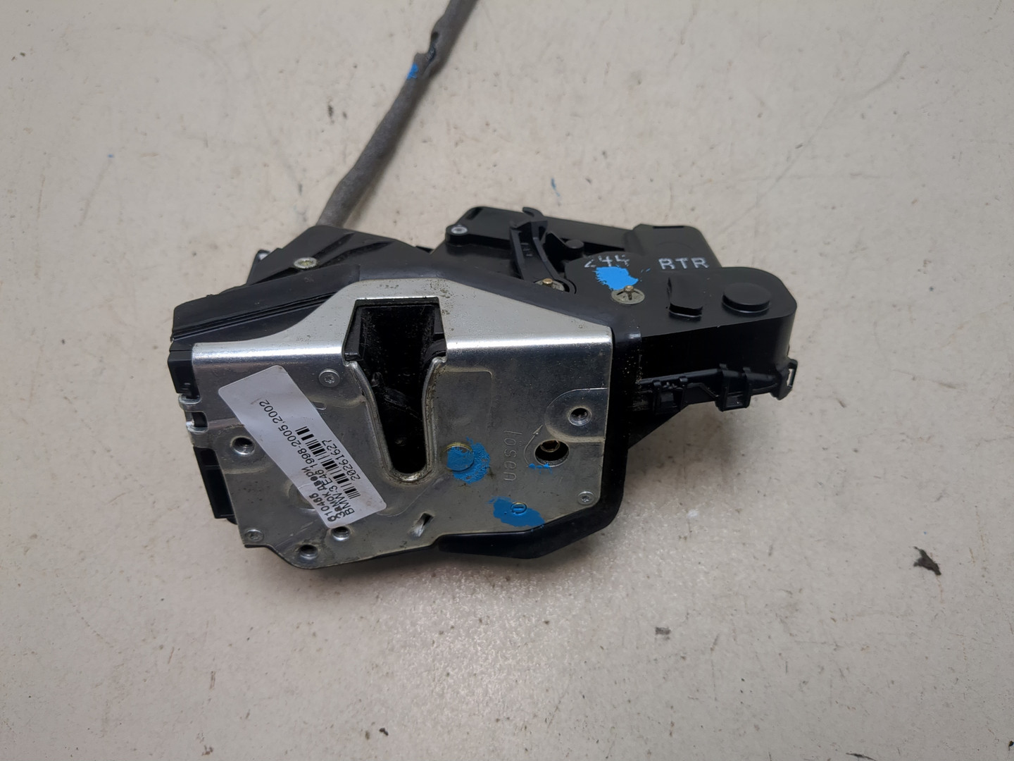 Замок двери передней правой