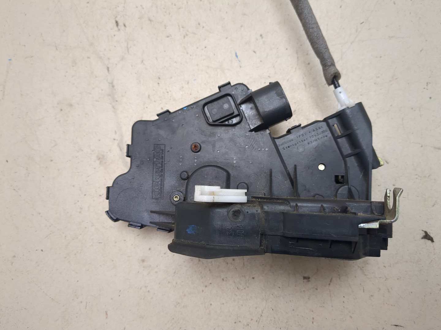 Замок двери передней правой