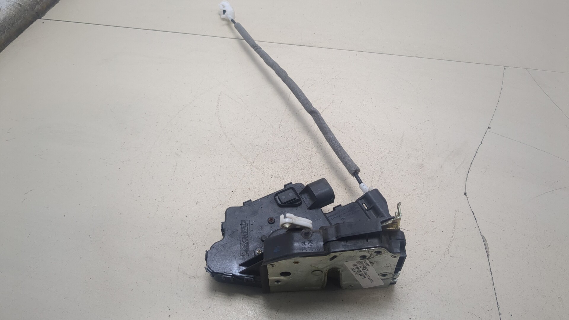 Замок двери передней правой