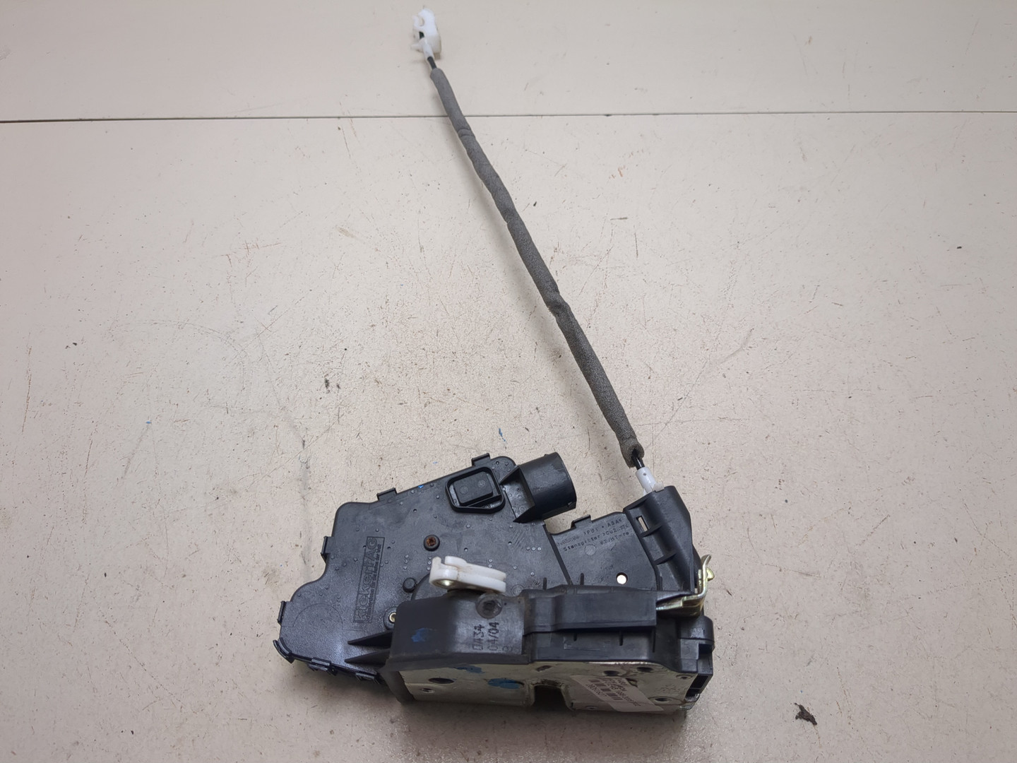 Замок двери передней правой