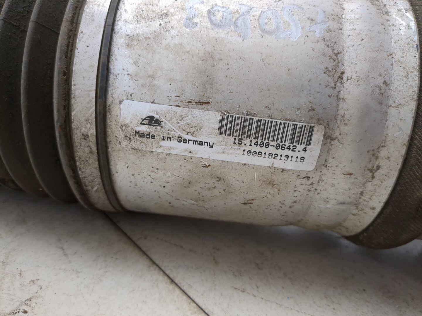 Амортизатор передний правый