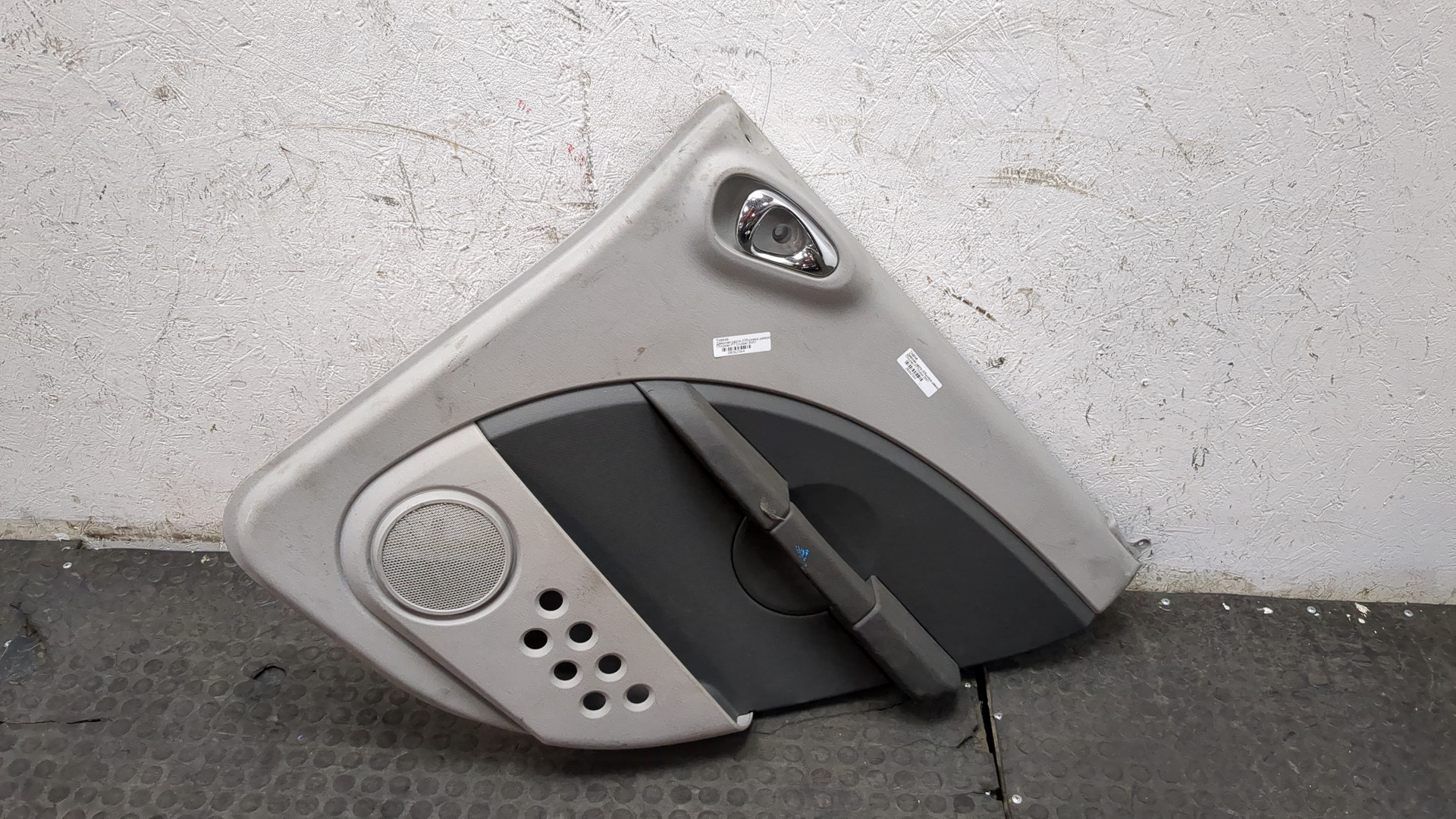 Обшивка двери задней правой