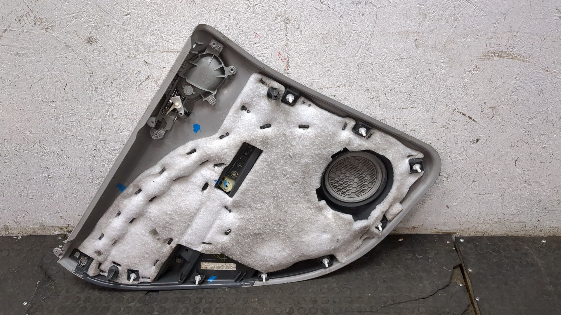 Обшивка двери задней правой