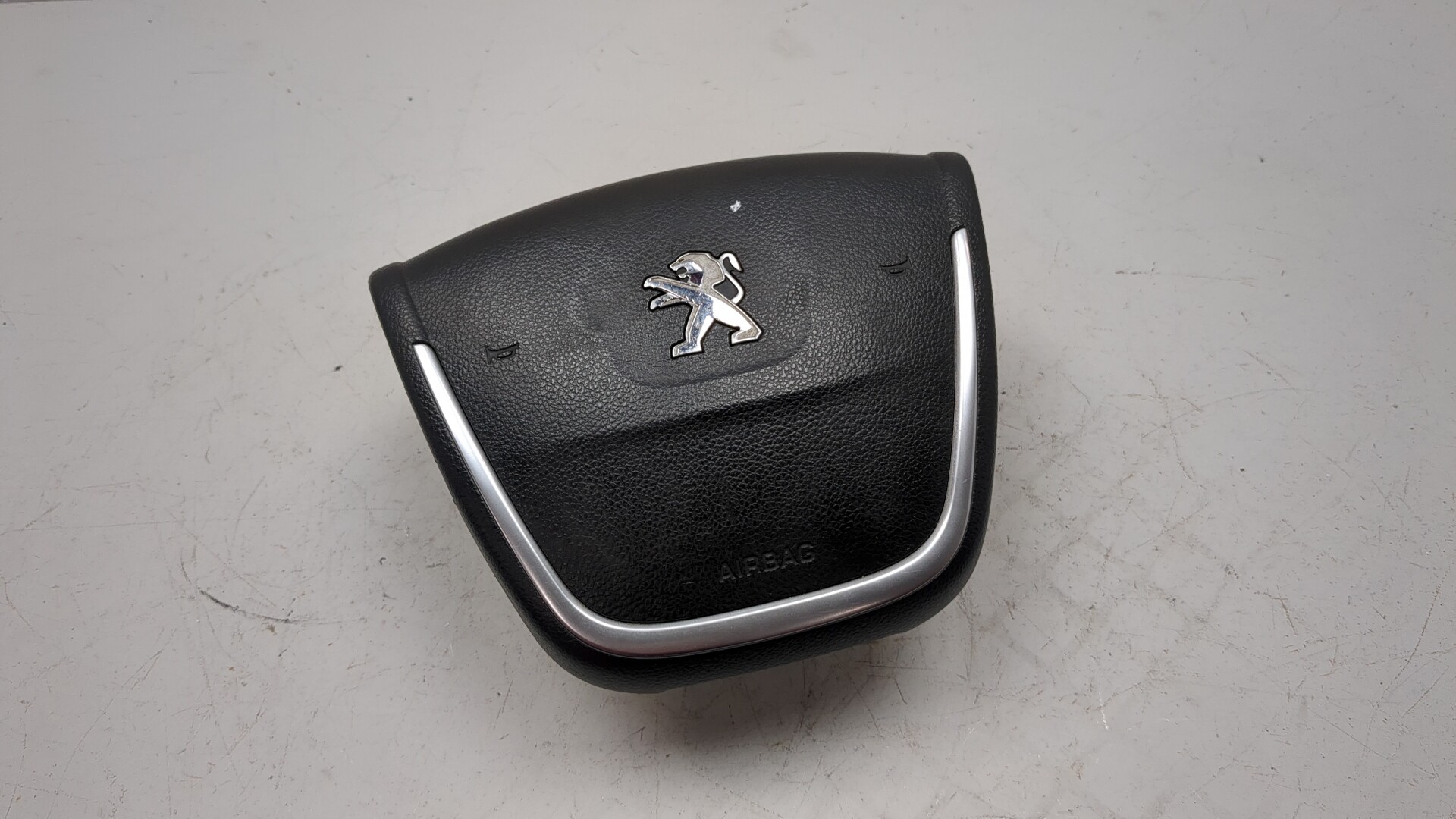 Подушка безопасности в рулевое колесо